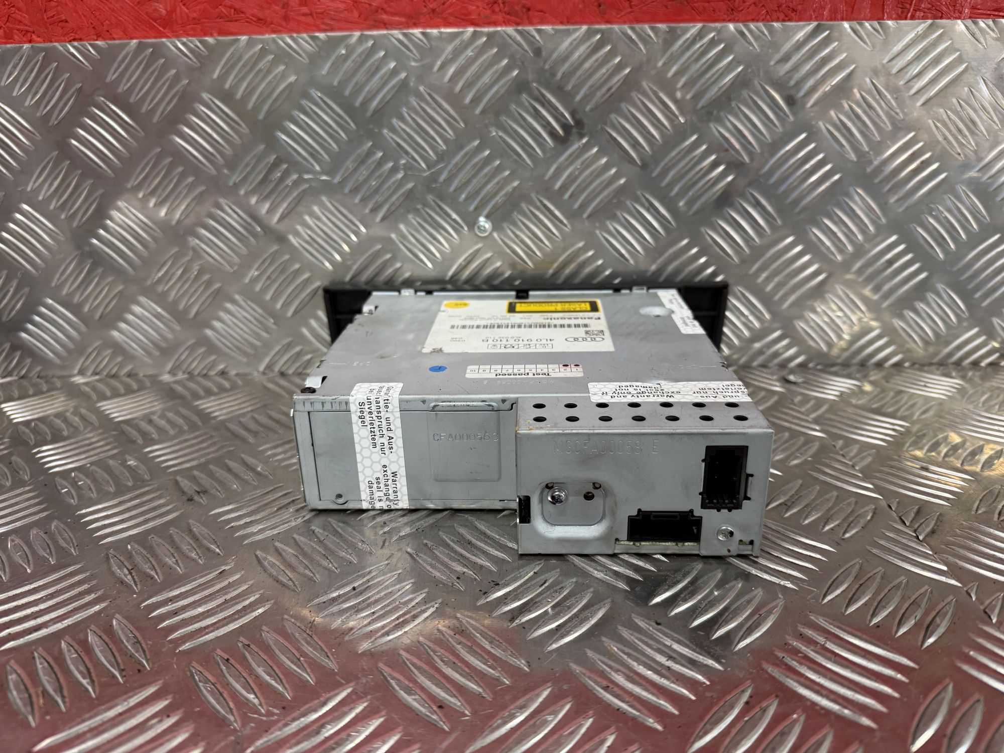 Cd měnič / Cd changer Audi Q7 4L 4L0910110B