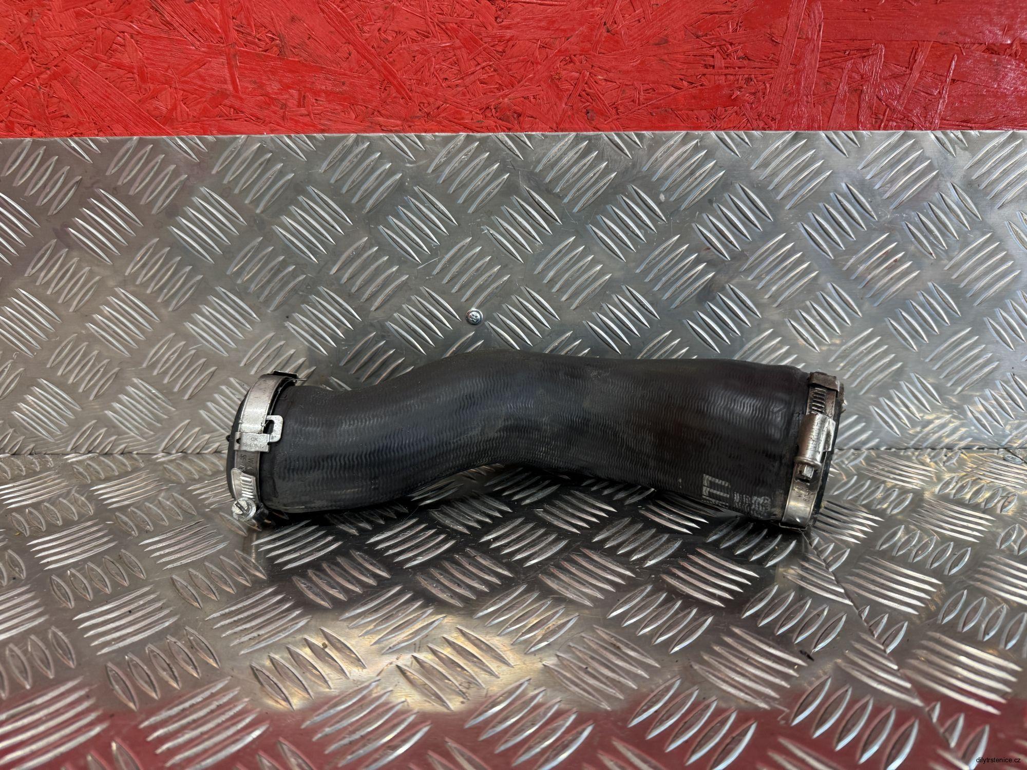 Pravá tlaková hadice intercooleru Audi A8 D4 4H 4.2 TDI 4H0145708H