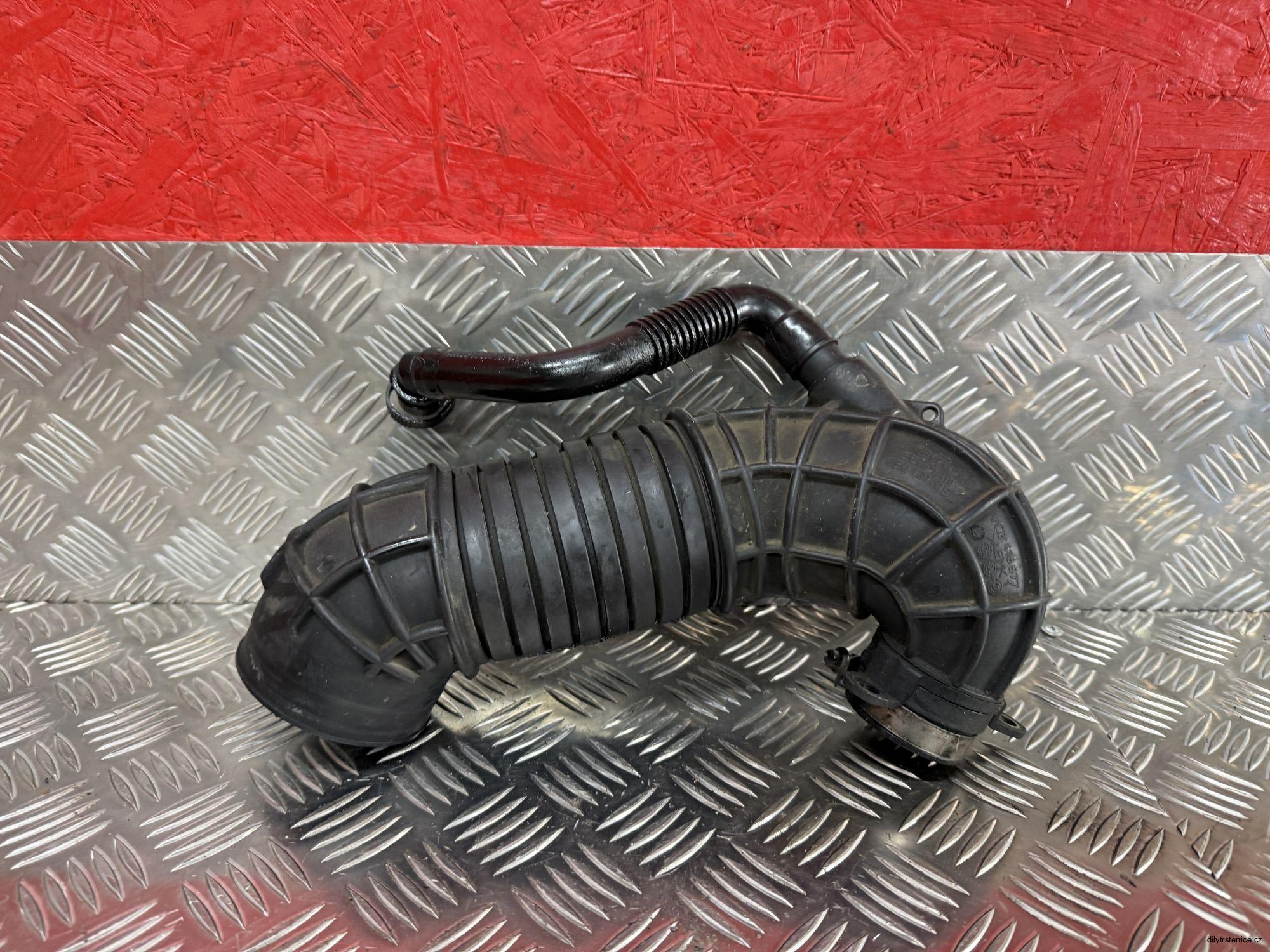 Tlaková hadice turba Audi A4 B7 2.0 TDI 103kw BLB 8E0129615J 