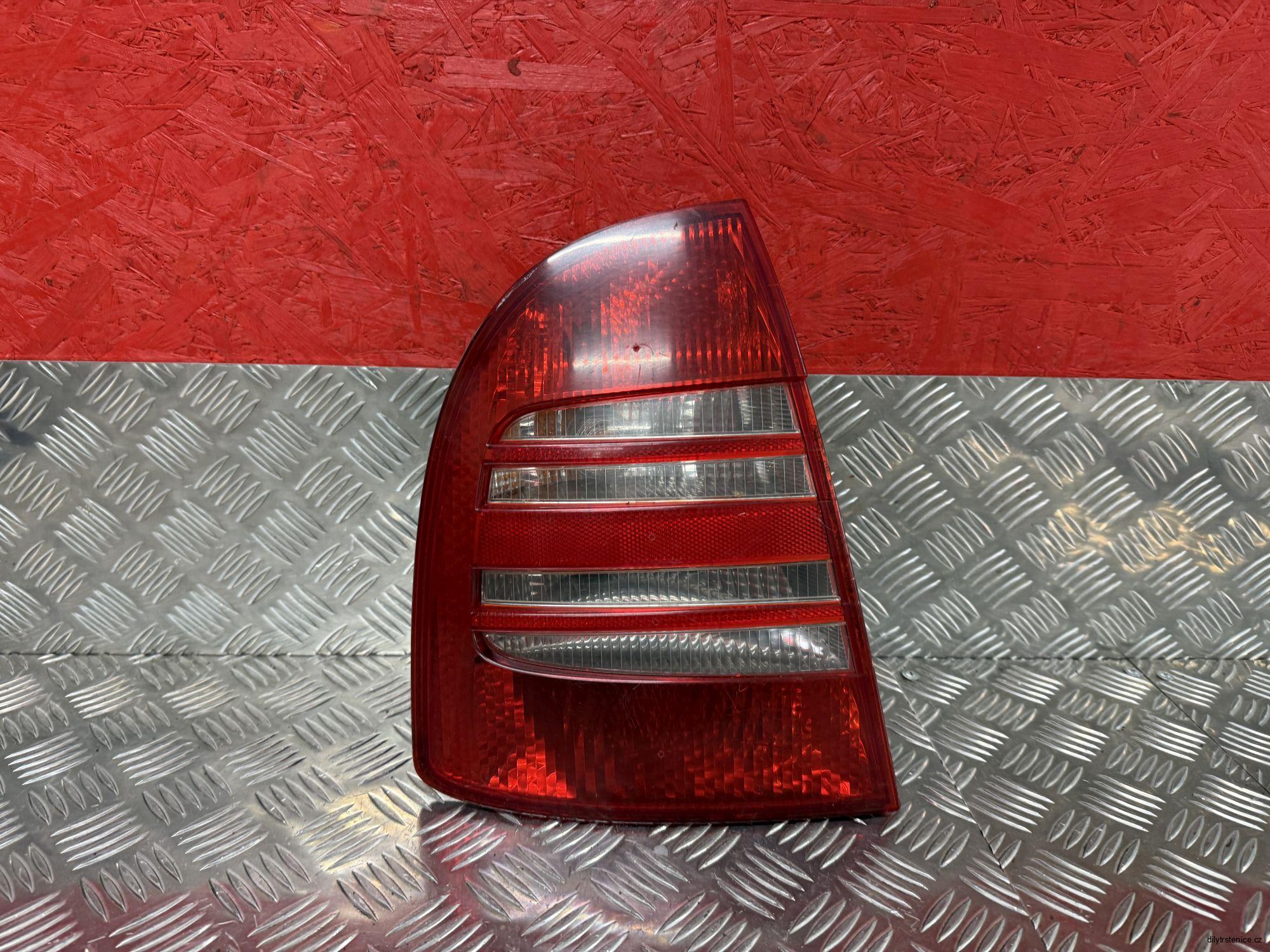 Levé zadní světlo Škoda Superb 1 3U5945095
