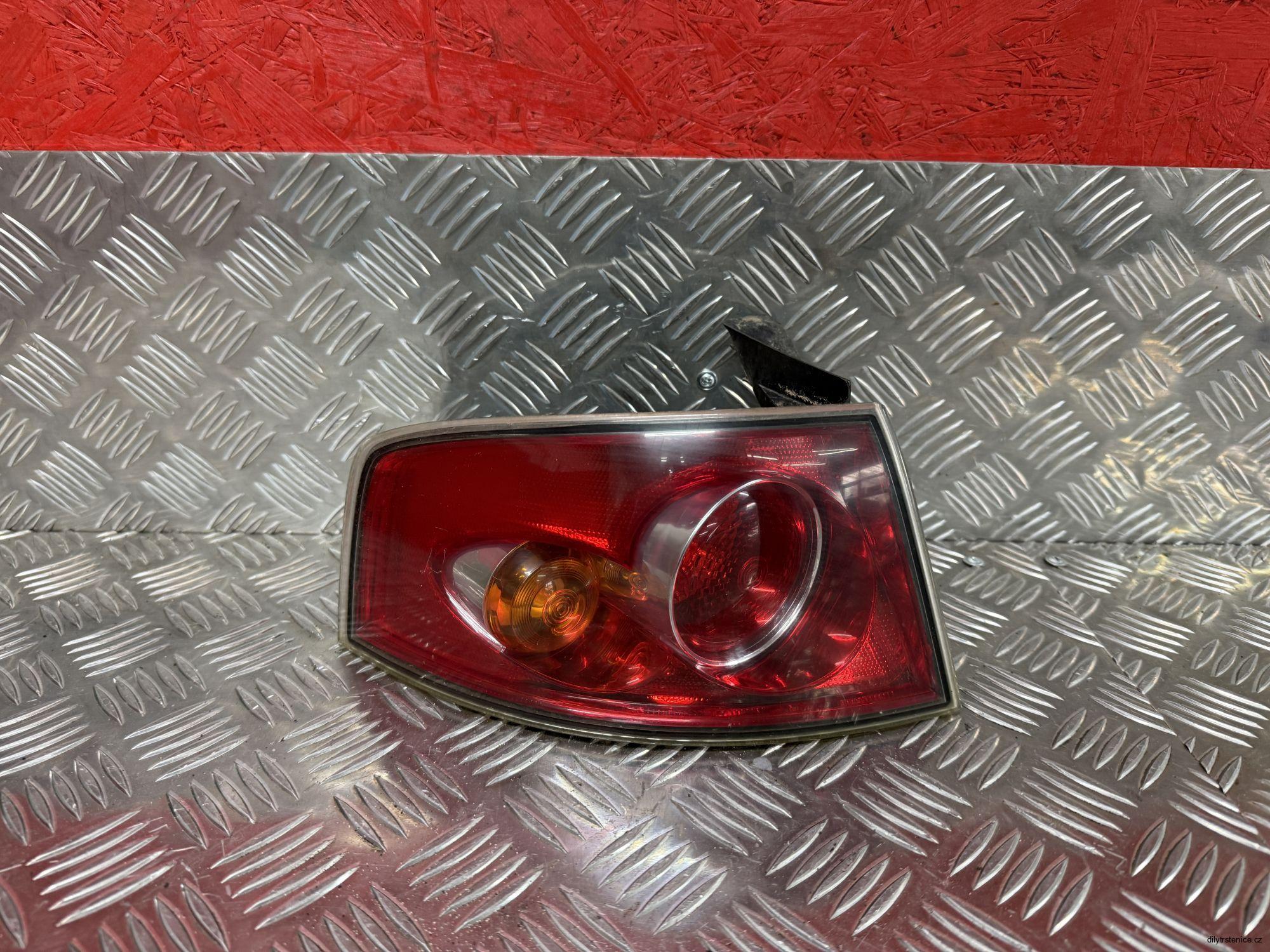 Levé zadní vnější světlo Seat Ibiza 6L6945095A