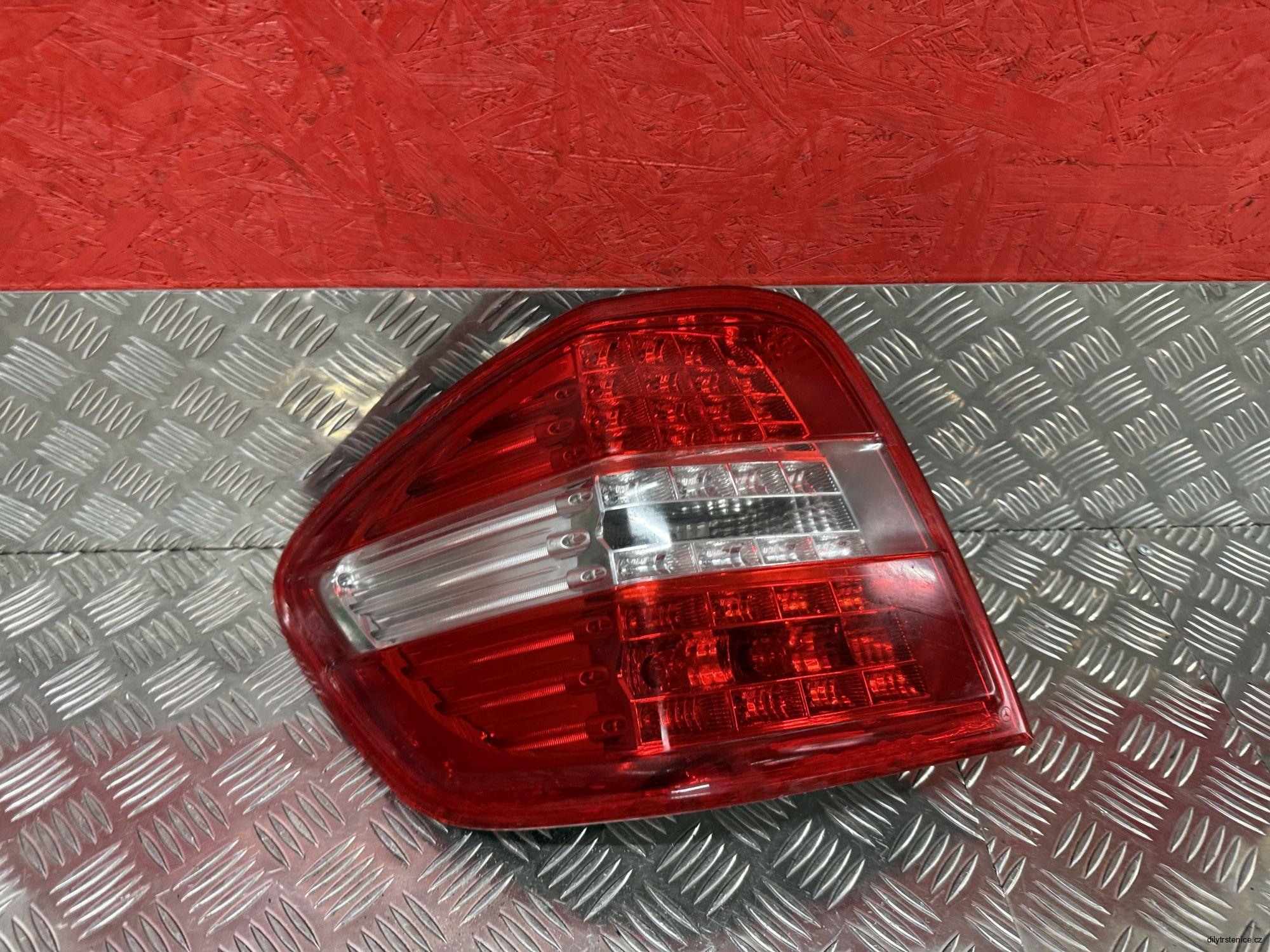 Levé zadní LED světlo Mercedes W164 Facelift A1648202764 - poškozené