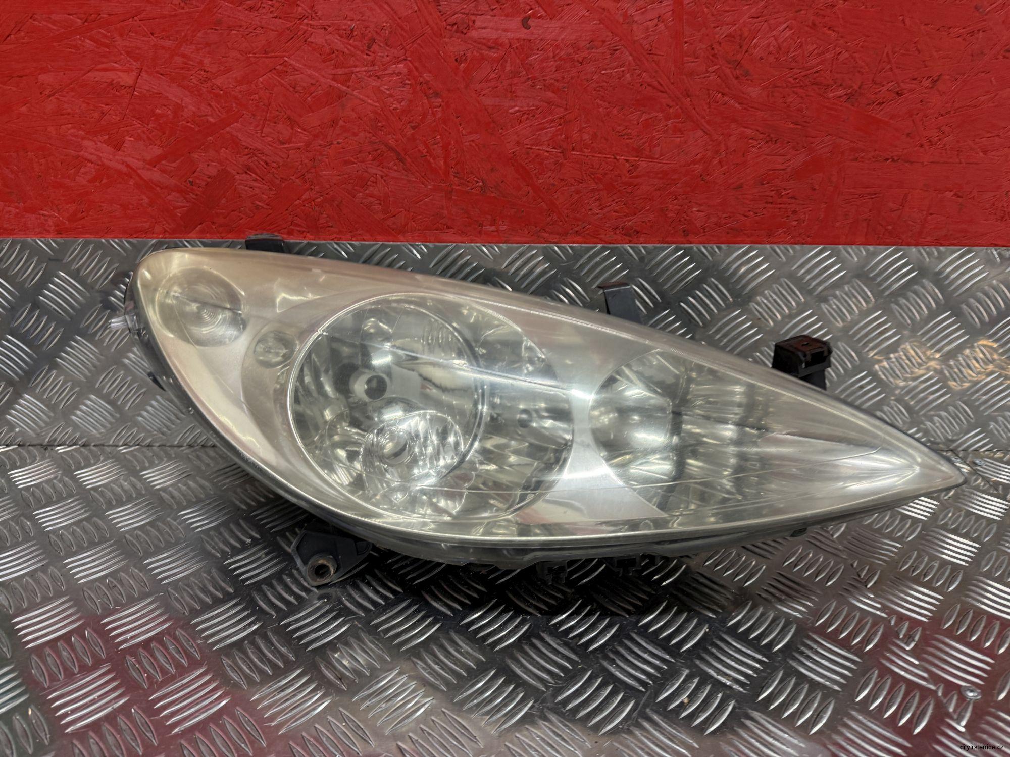 Pravé přední světlo Peugeot 307 9641615280