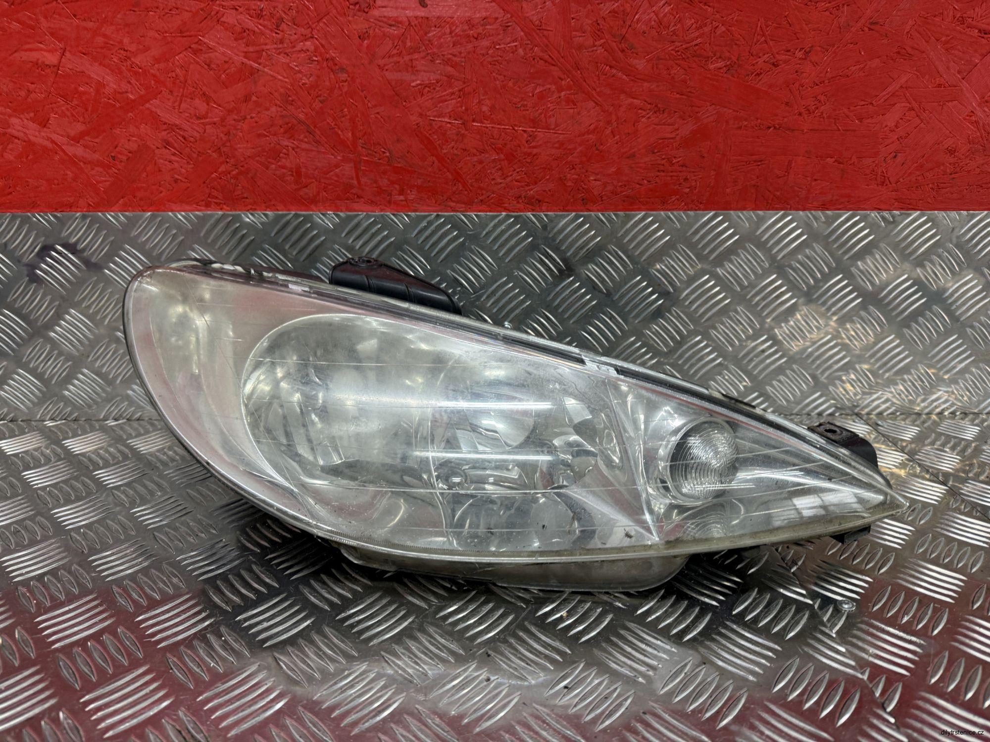 Pravé přední světlo Peugeot 206 halogen 9628666780