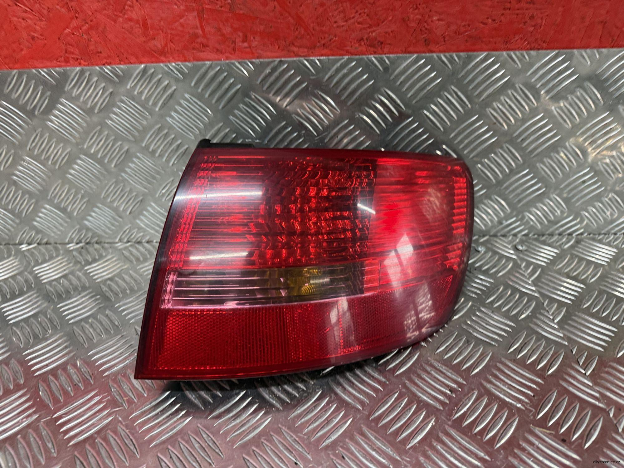 Pravé zadní světlo Audi A6 C6 Avant 89036920