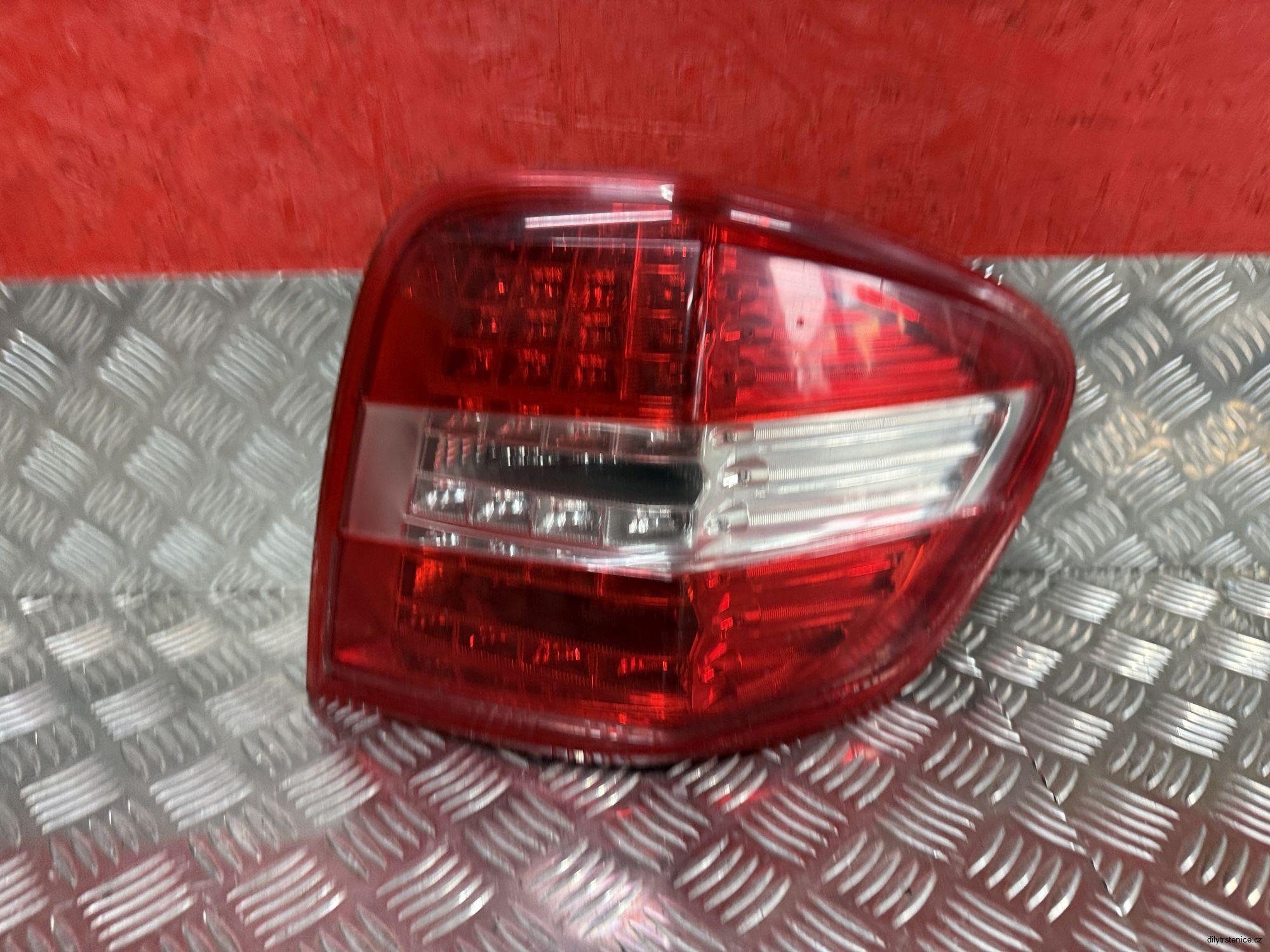 Pravé zadní LED světlo Mercedes W164 Facelift A1648202864 - poškozené