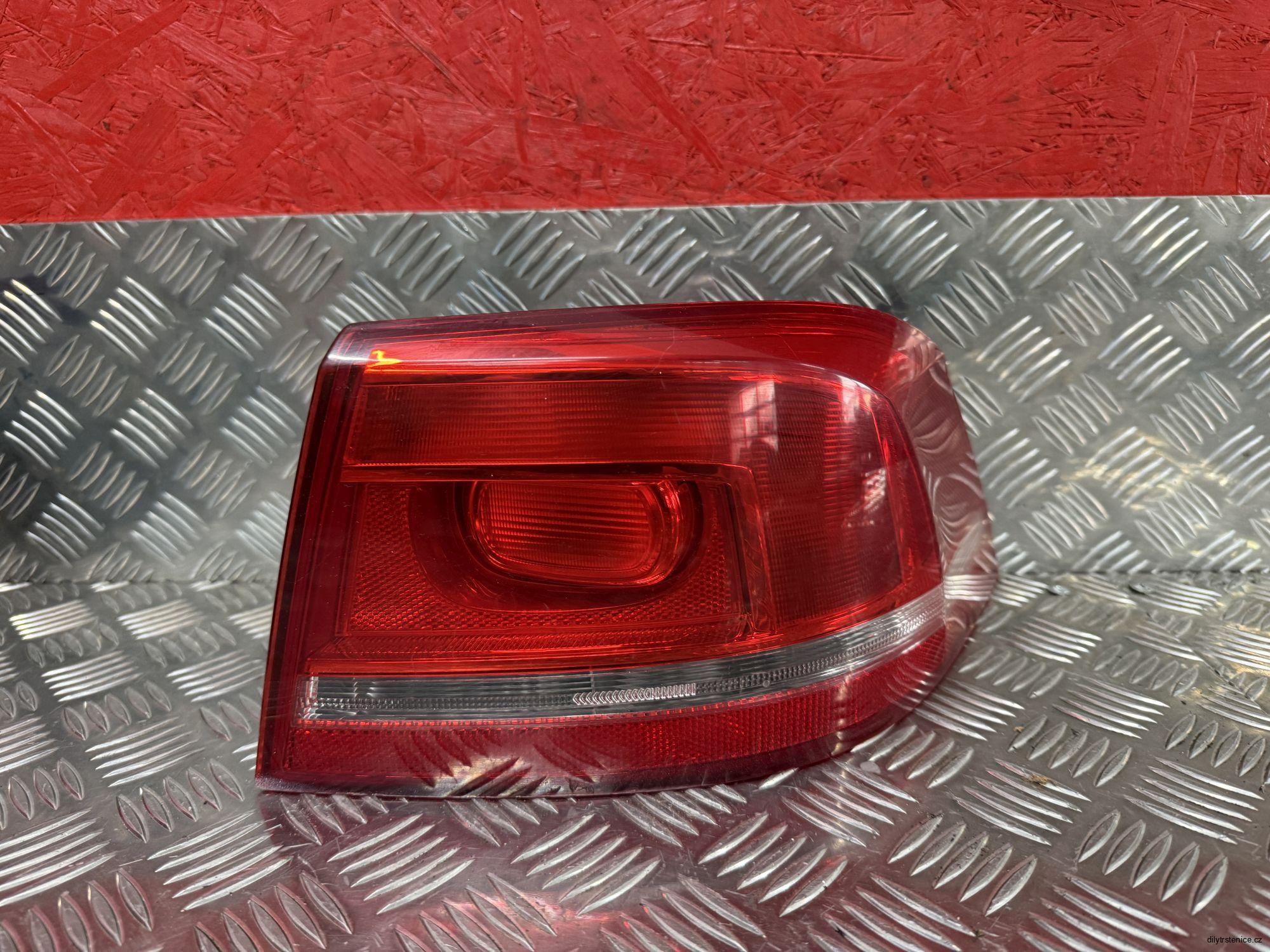 Pravé zadní světlo Vw Passat B7 sedan 3AE945096F 