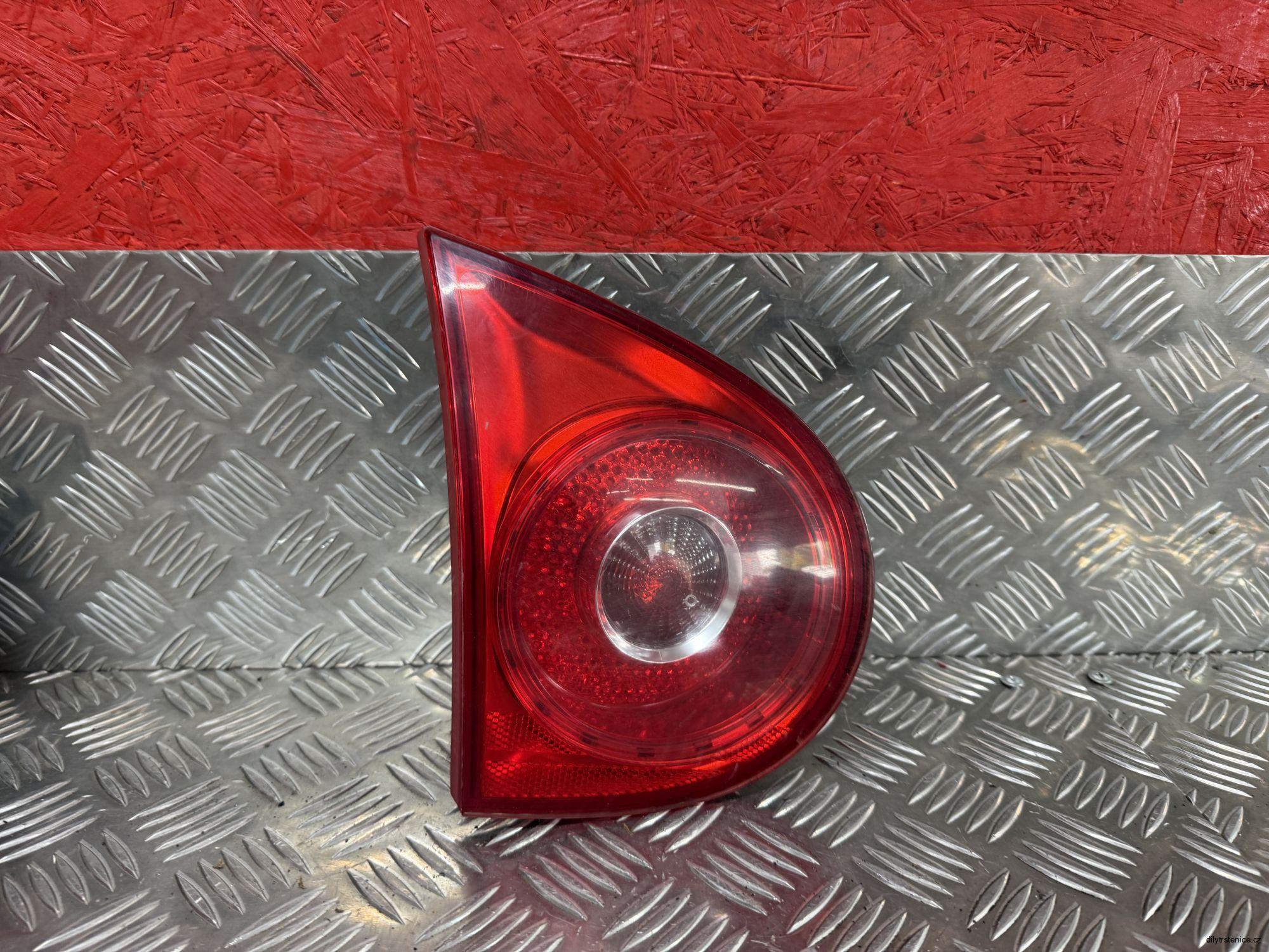 Levé zadní vnitřní světlo Vw Golf 5 hatchback 1K6945093E