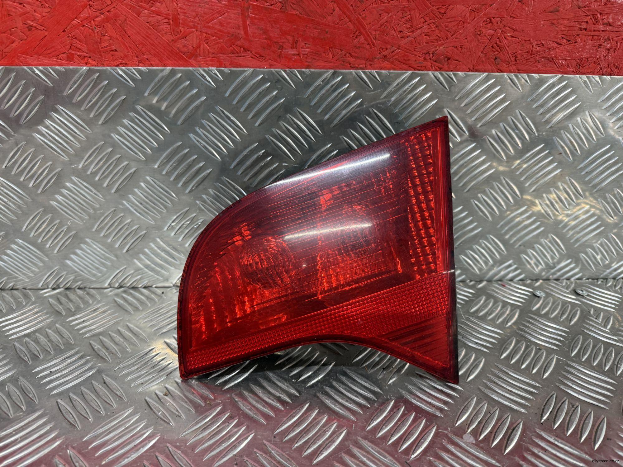Pravé zadní vnitřní světlo Audi A4 B7 Avant 8E9945094