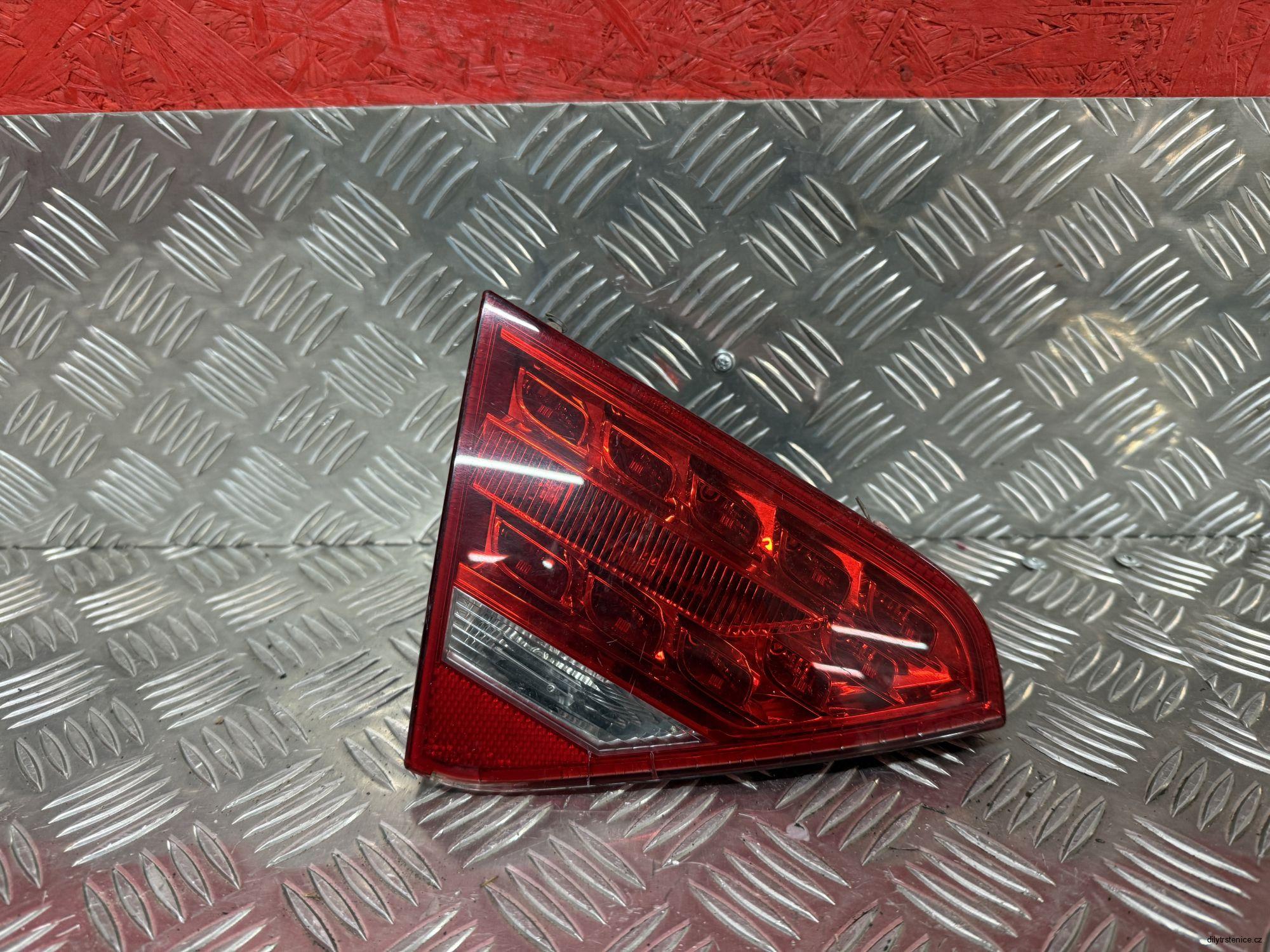 Levé zadní vnitřní LED světlo Audi A5 8T 8T0945093A