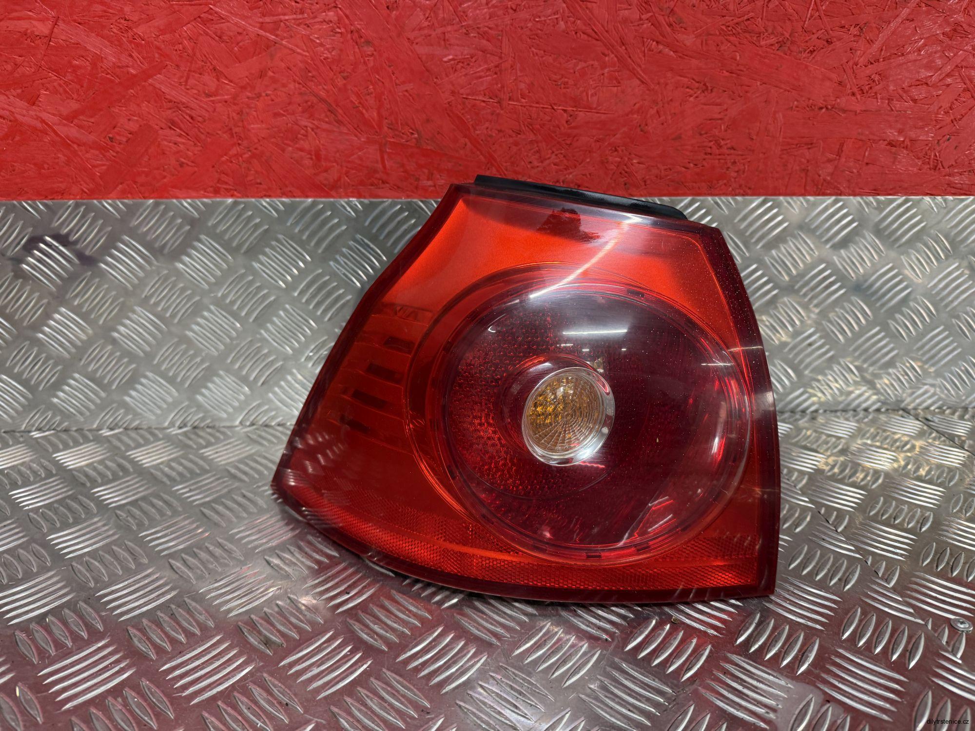 Levé zadní vnější světlo Vw Golf 5 hatchback 1K6945095J