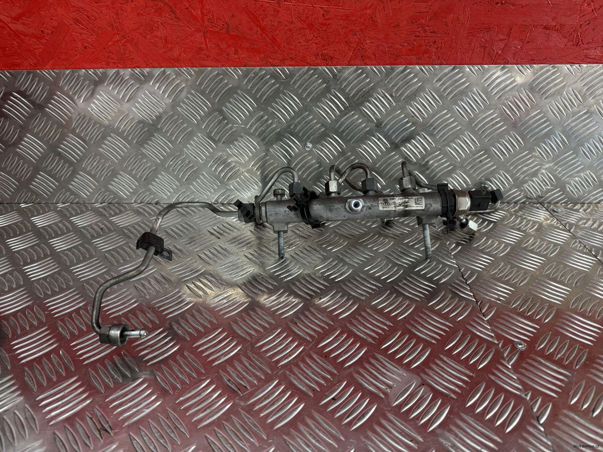 Vstřikovací lišta levá 4.2 TDI 258kw CDSB 057130089Q 05A906051