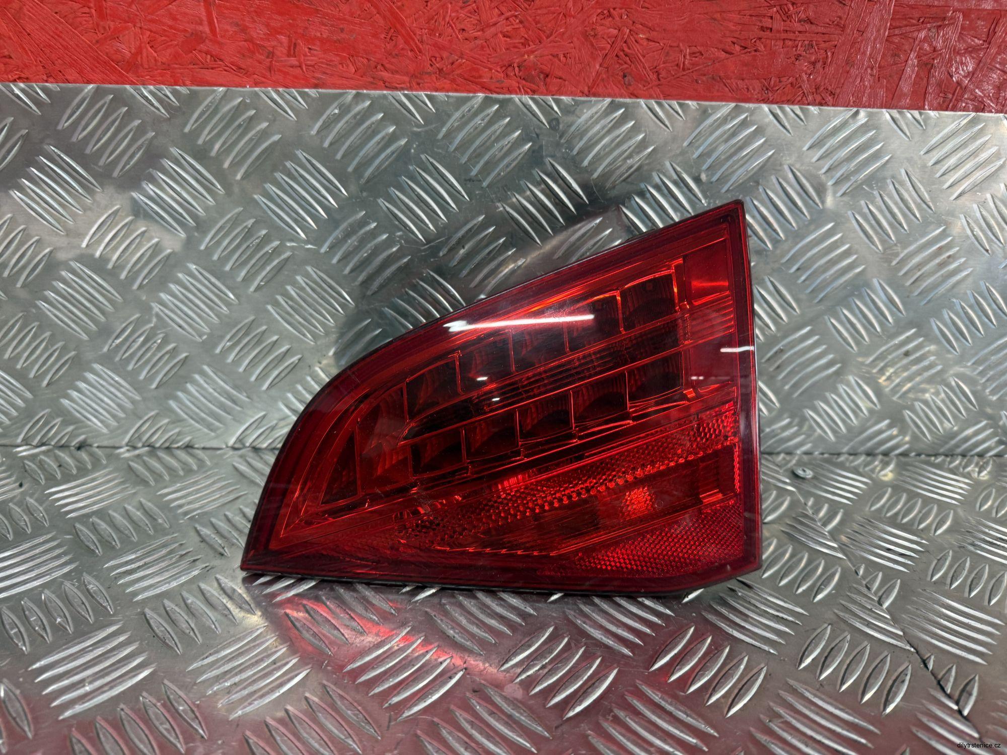 Pravé zadní vnitřní LED světlo Audi A4 B8 Avant 8K9945094B