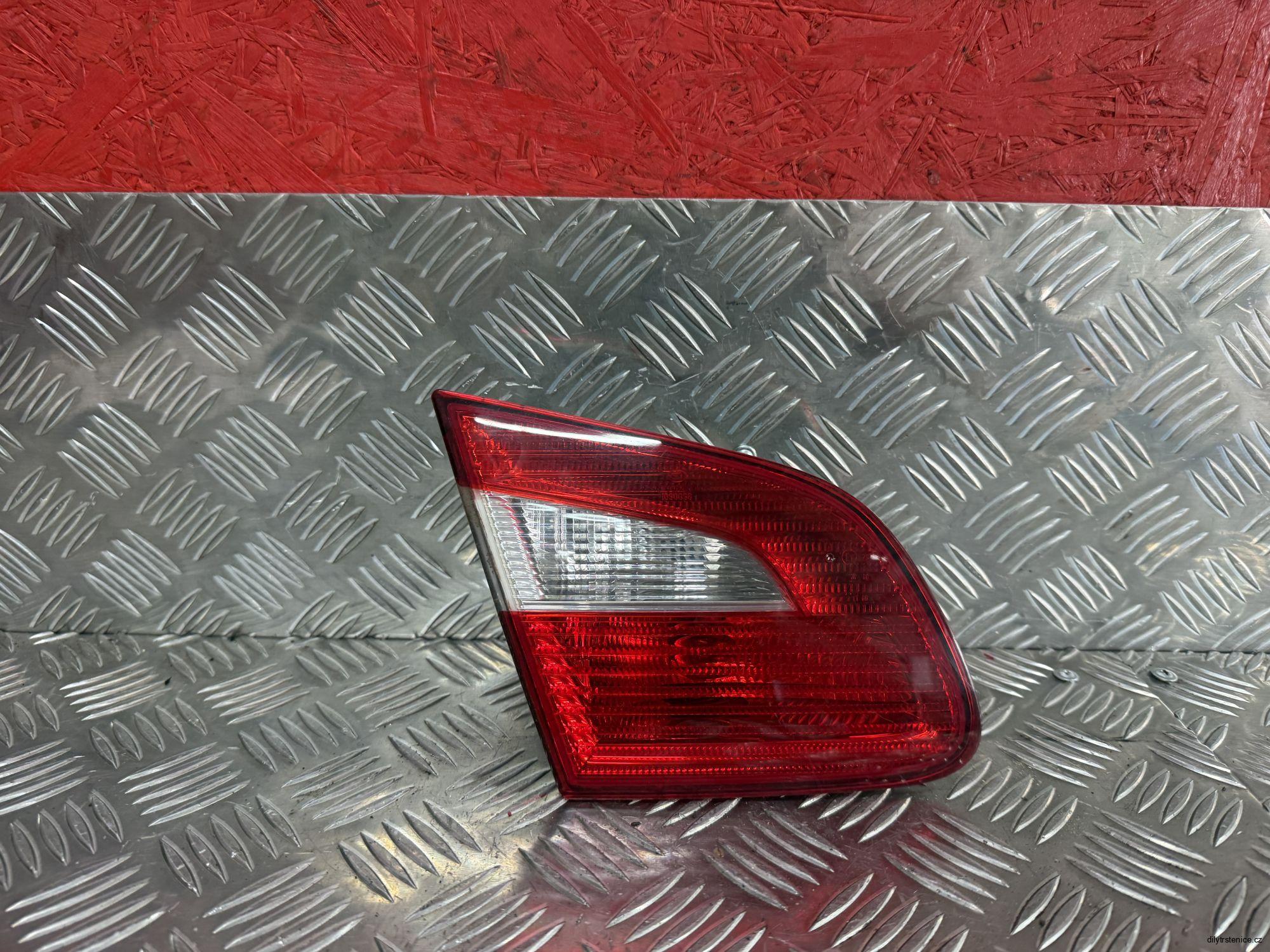 Levé zadní vnitřní světlo Škoda Superb 2 sedan 3T5945093