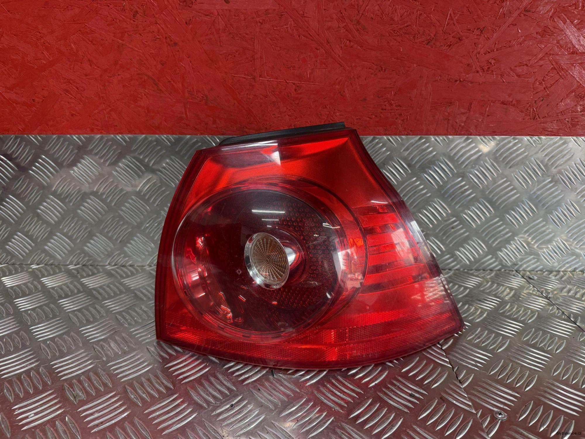 Pravé zadní vnější světlo Vw Golf 5 hatchback 1K6945096N