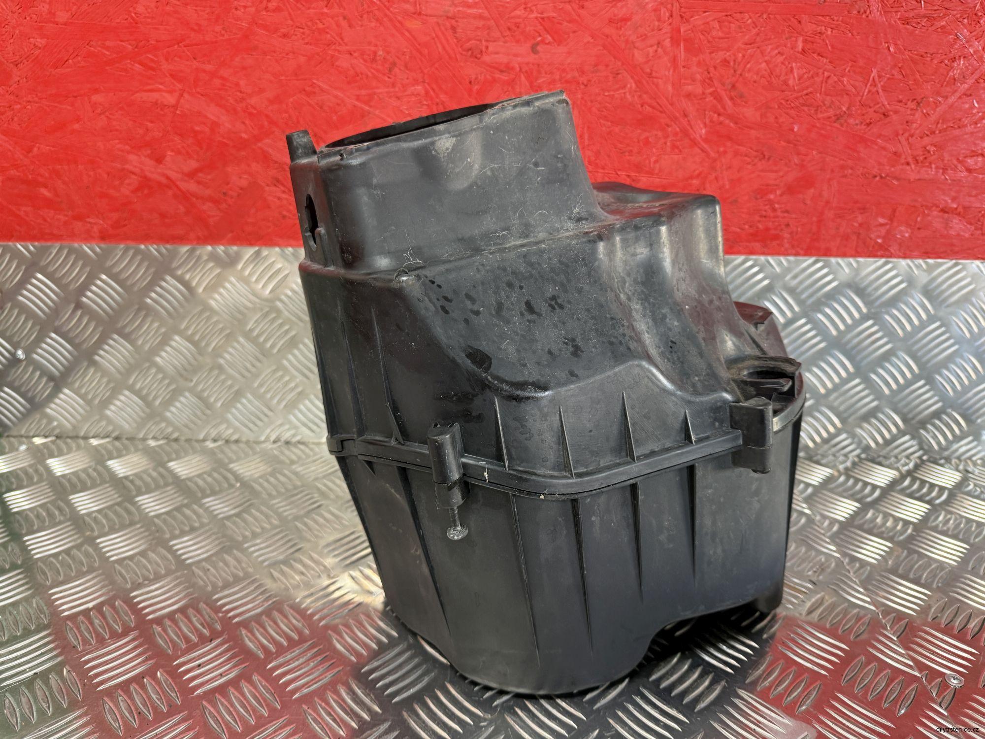 Pravý filtr box Audi A8 D4 4.2 TDI 258KW CDSB 4H0133824 