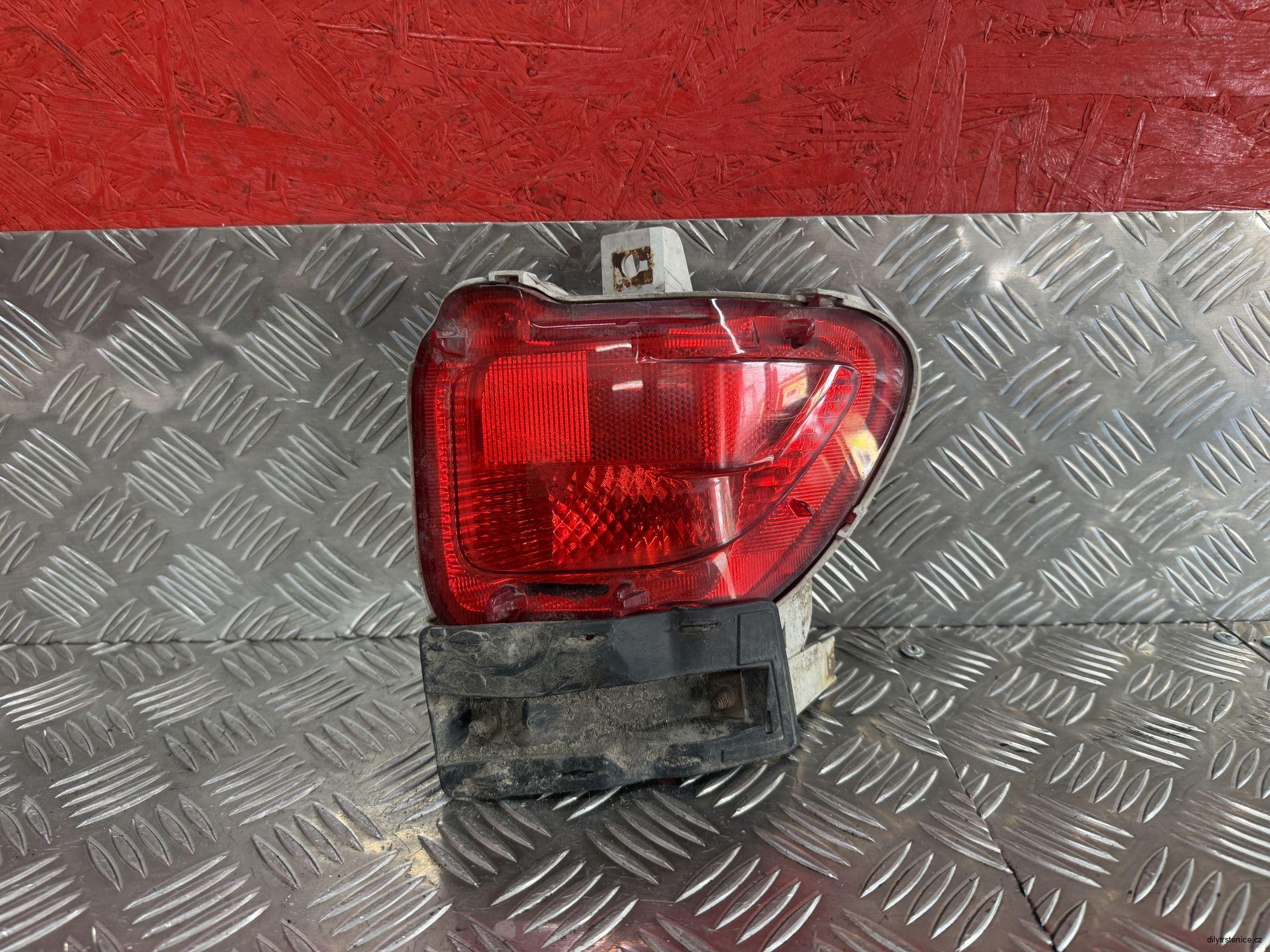 Pravé zadní mlhové světlo Toyota Rav 4 III 76668
