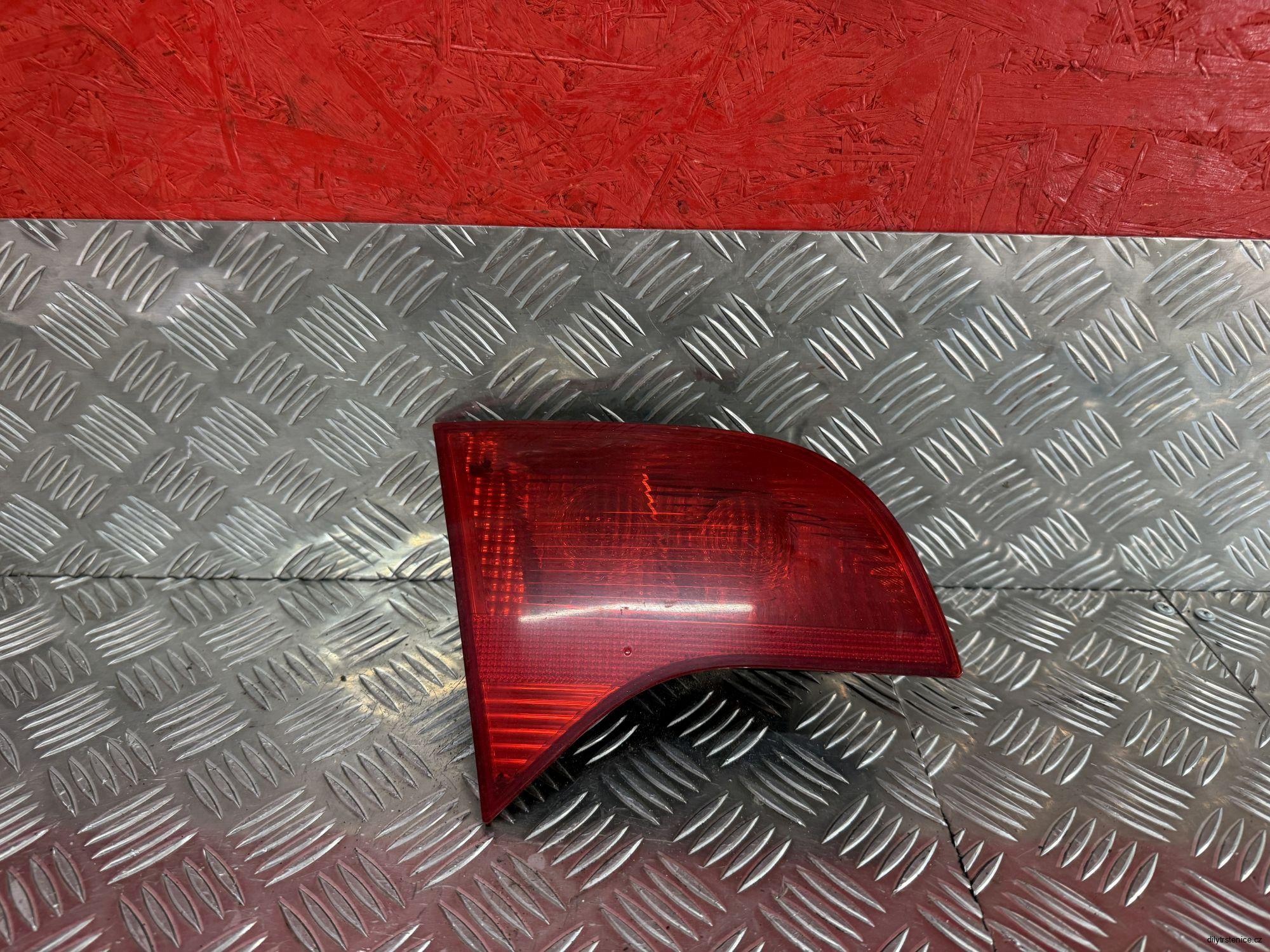 Levé zadní vnitřní světlo Audi A4 B7 Avant 8E9945093
