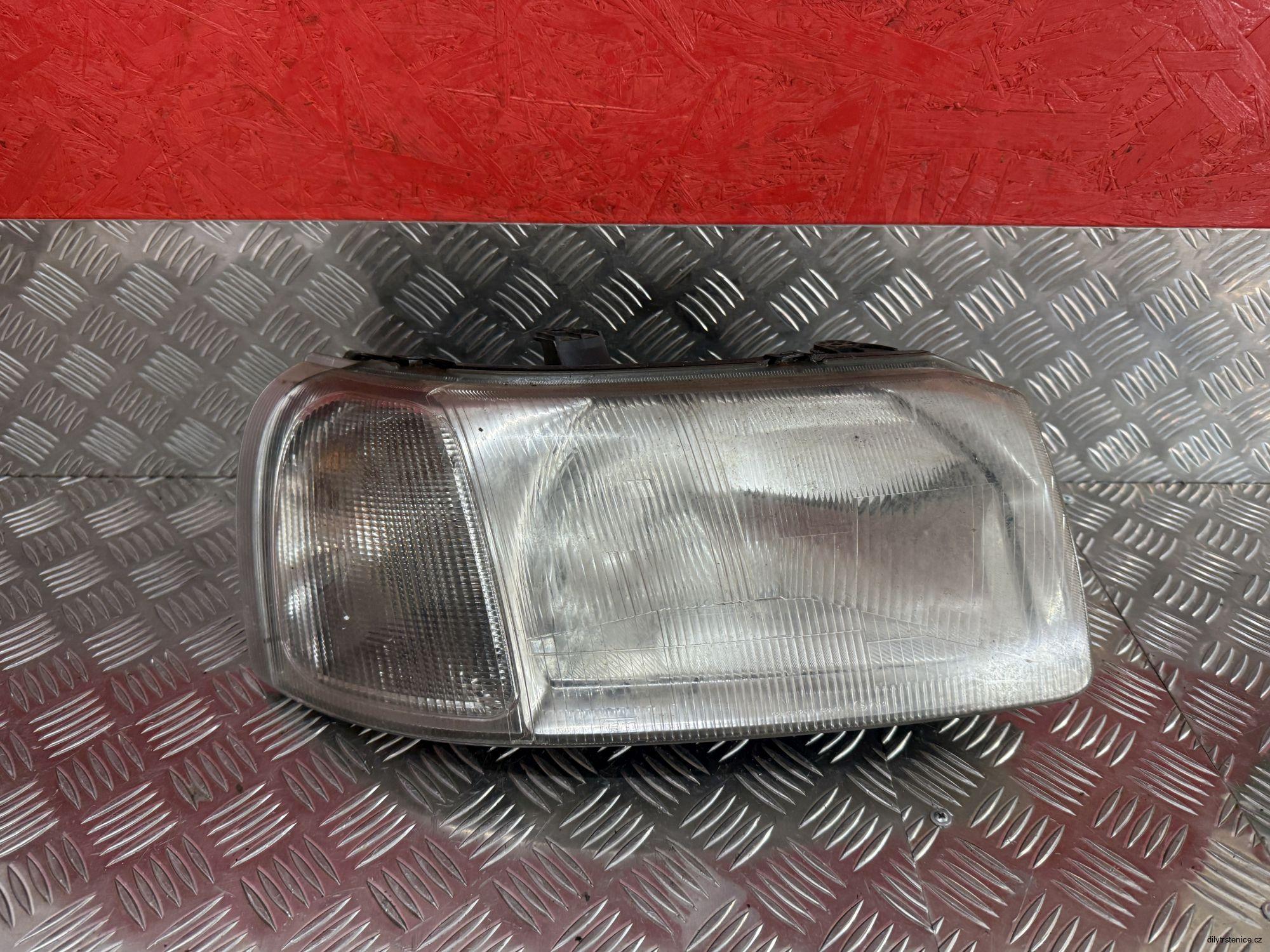 Pravé přední halogenové světlo Land Rover Freelander I 89025905
