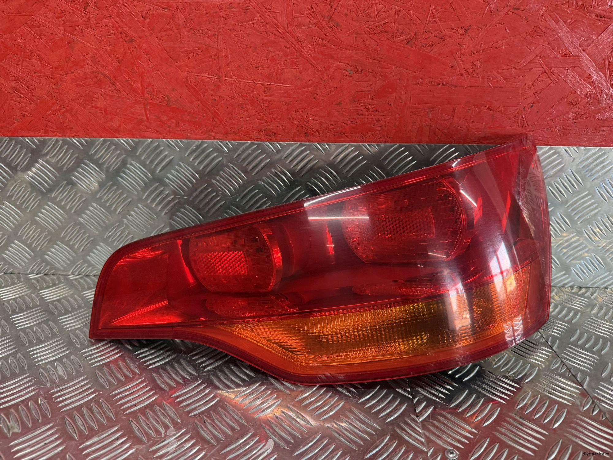 Pravé zadní světlo Audi Q7 4L 4L0945094
