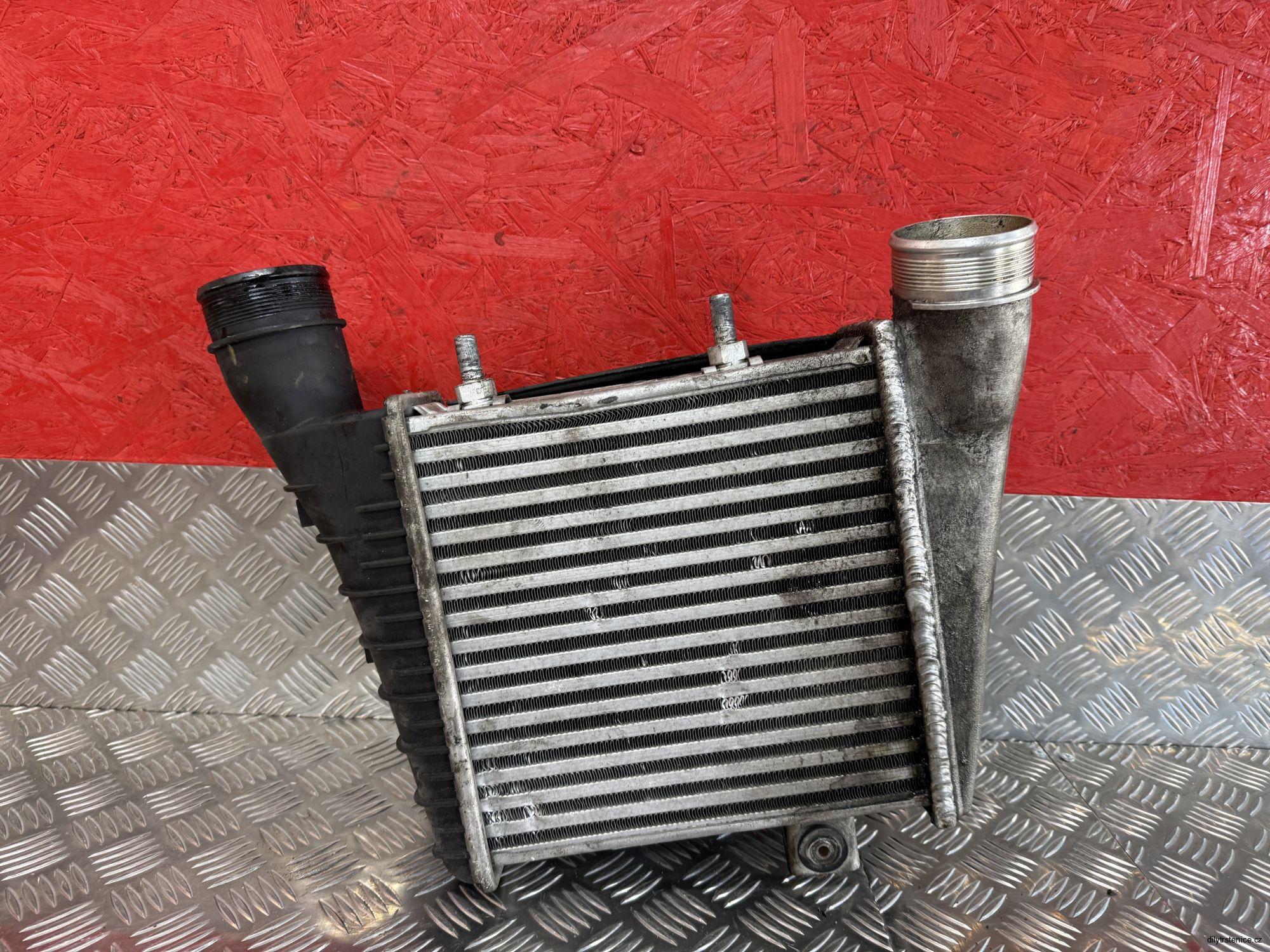 Levý intercooler Audi A8 4H D4 4.2 TDI 258kw 4H0145805K