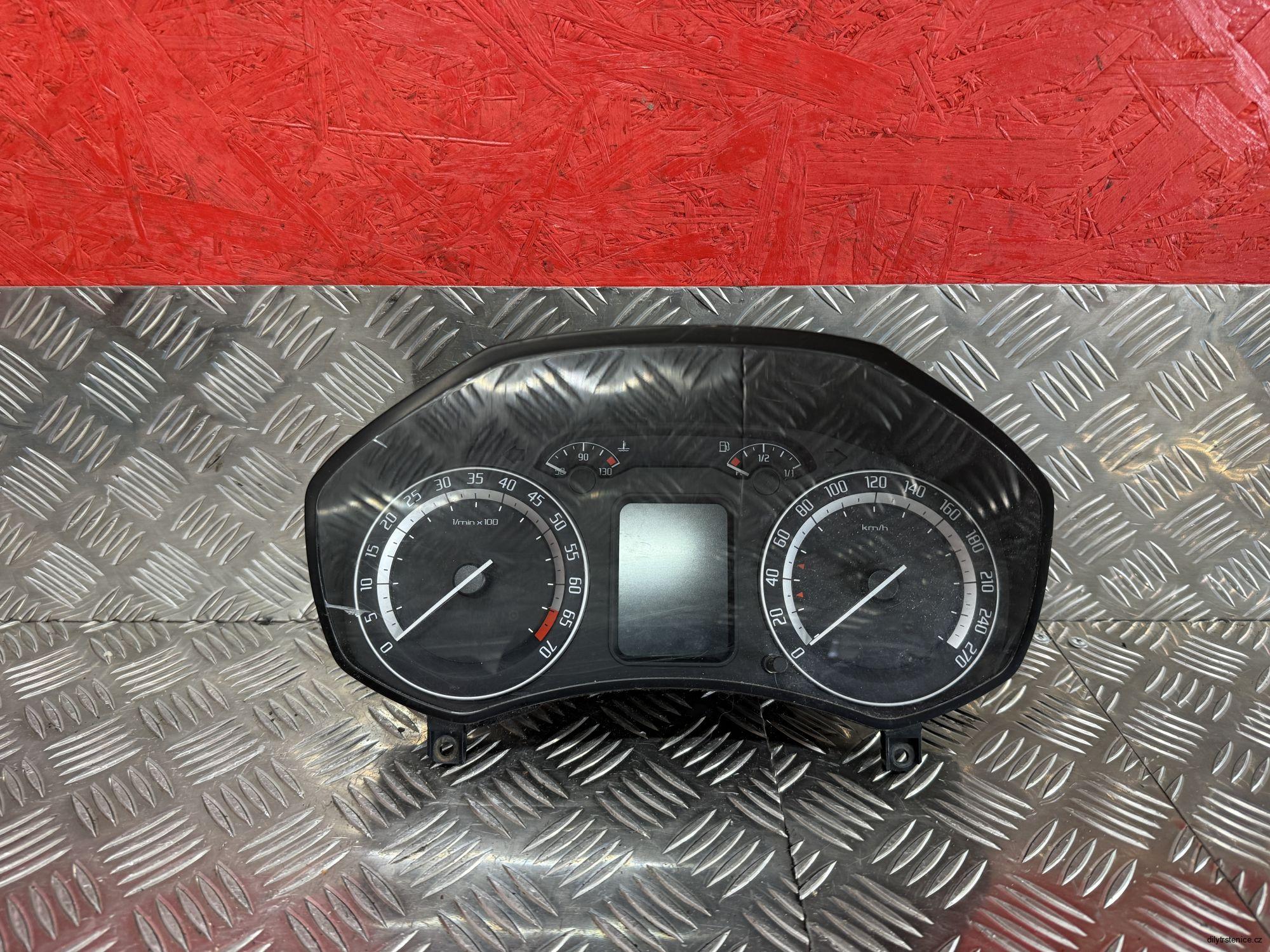 Benzinové budíky / přístrojová deska Škoda Octavia 2 RS 2.0 TFSI BWA 1Z0920841C