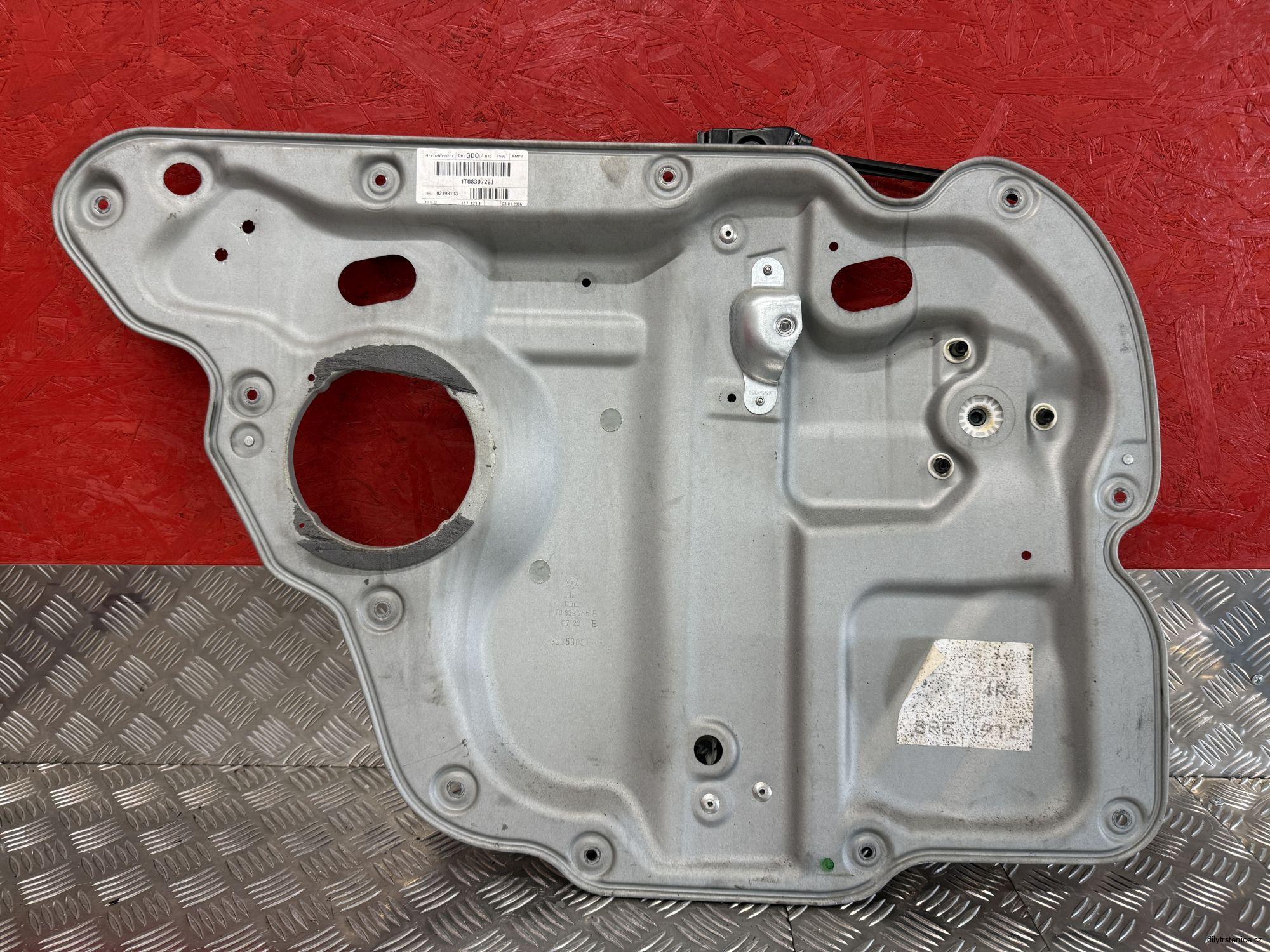 Levá zadní stahovačka Vw Touran 1T2 1T0839729J