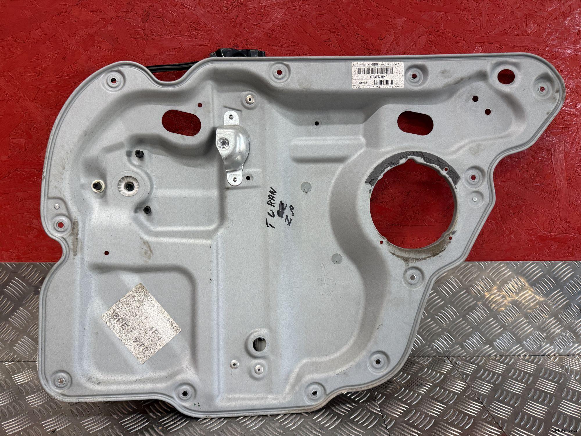 Pravá zadní stahovačka Vw Touran 1T2 1T0839730K