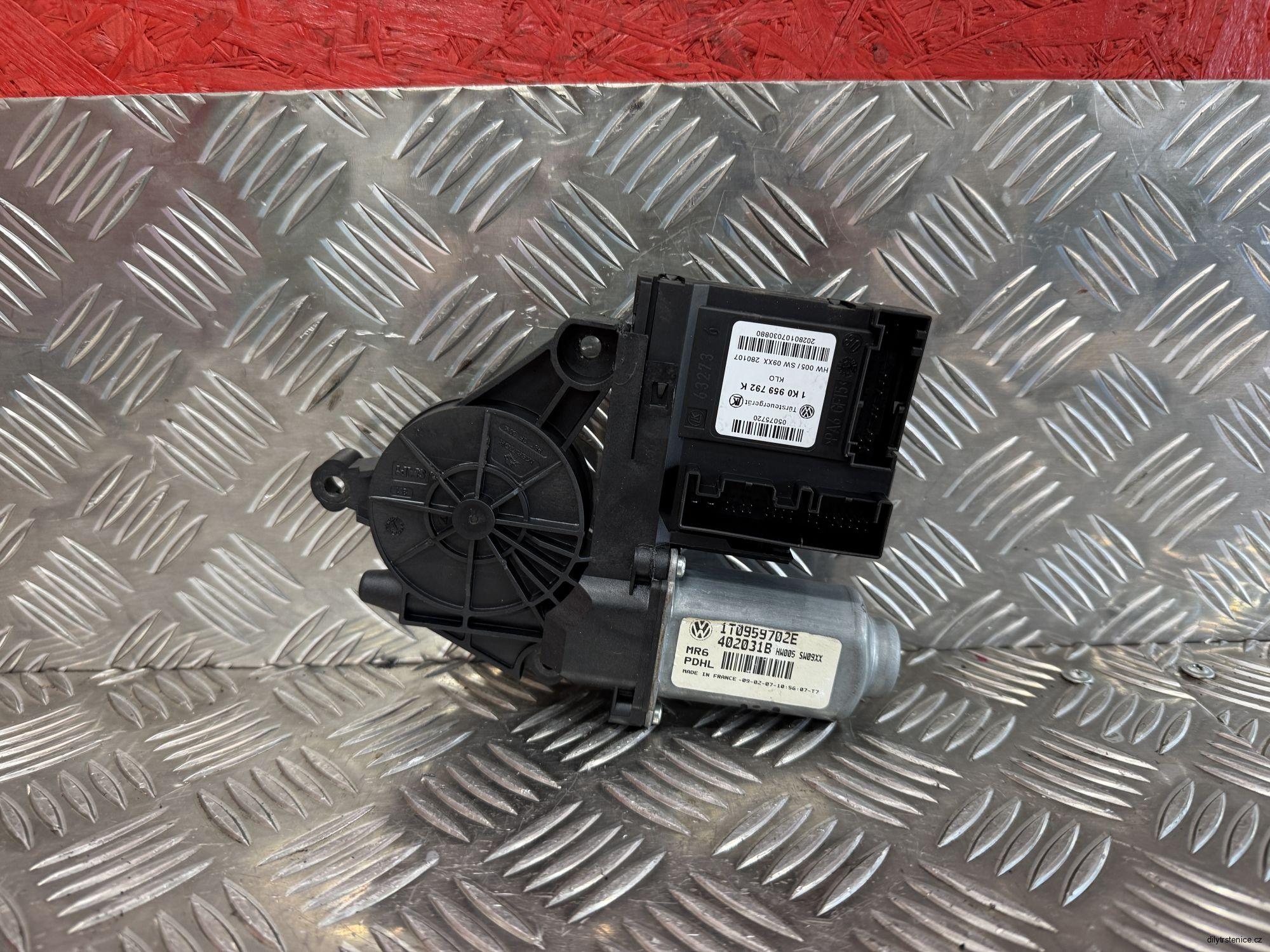 Pravý přední motorek stahování oken Vw Touran 1T2 1K0959792K 1T0959702E