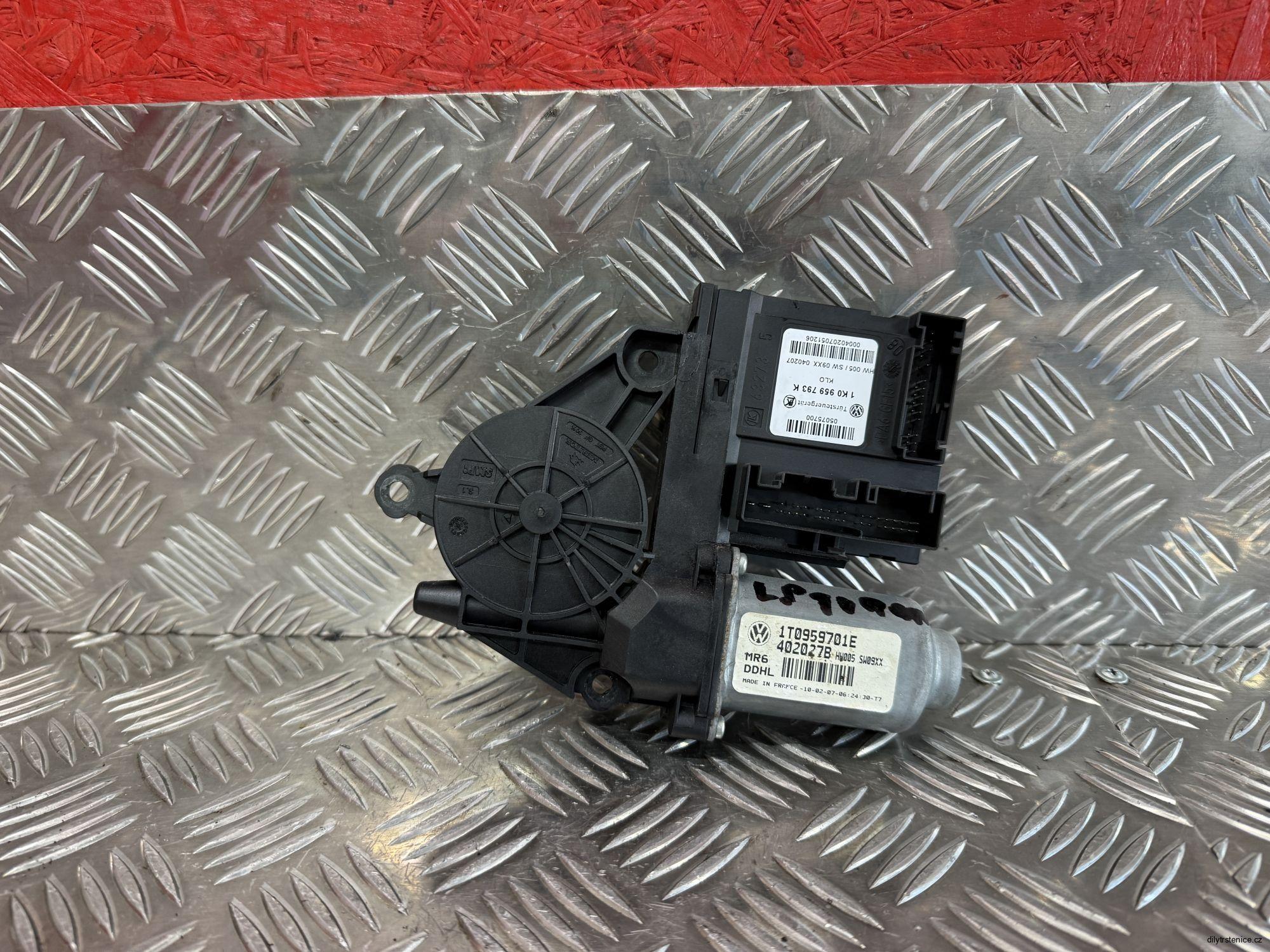 Levý přední motorek stahování okna Vw Touran 1T2 1T0959701E 1K0959793K