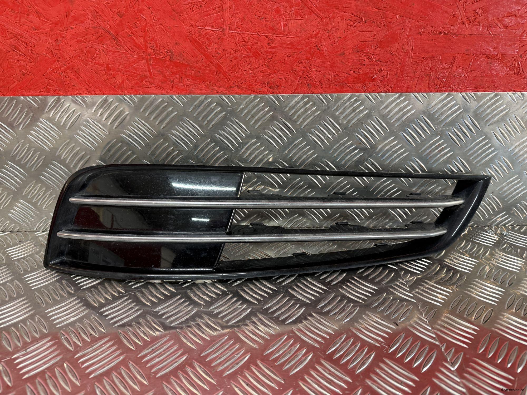 Levá přední krytka mlhovky Audi A8 4H D4 4H0807679K 4H0807679L