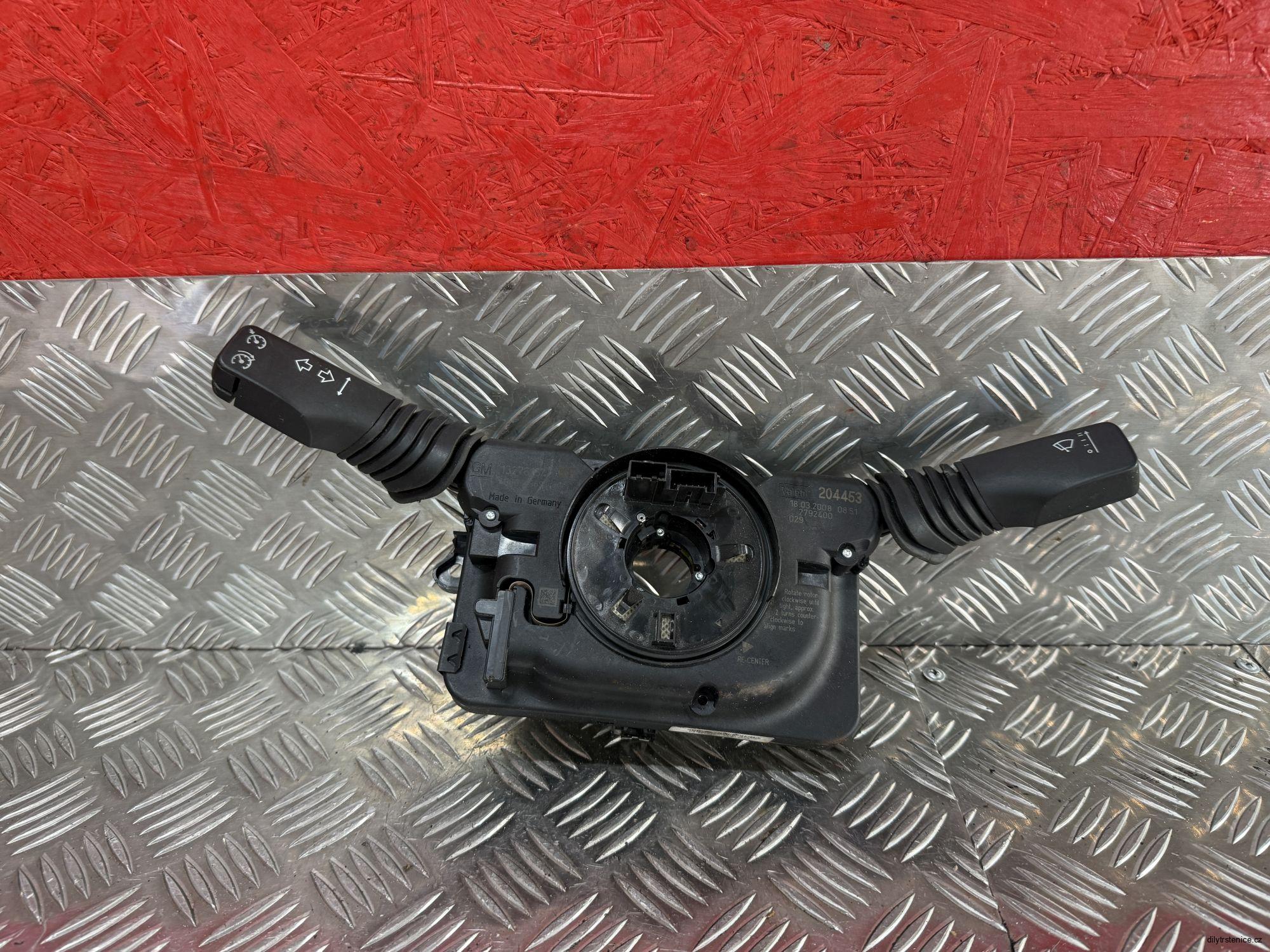 Páčky blikačů a stěračů Opel Zafira B 13276154KF