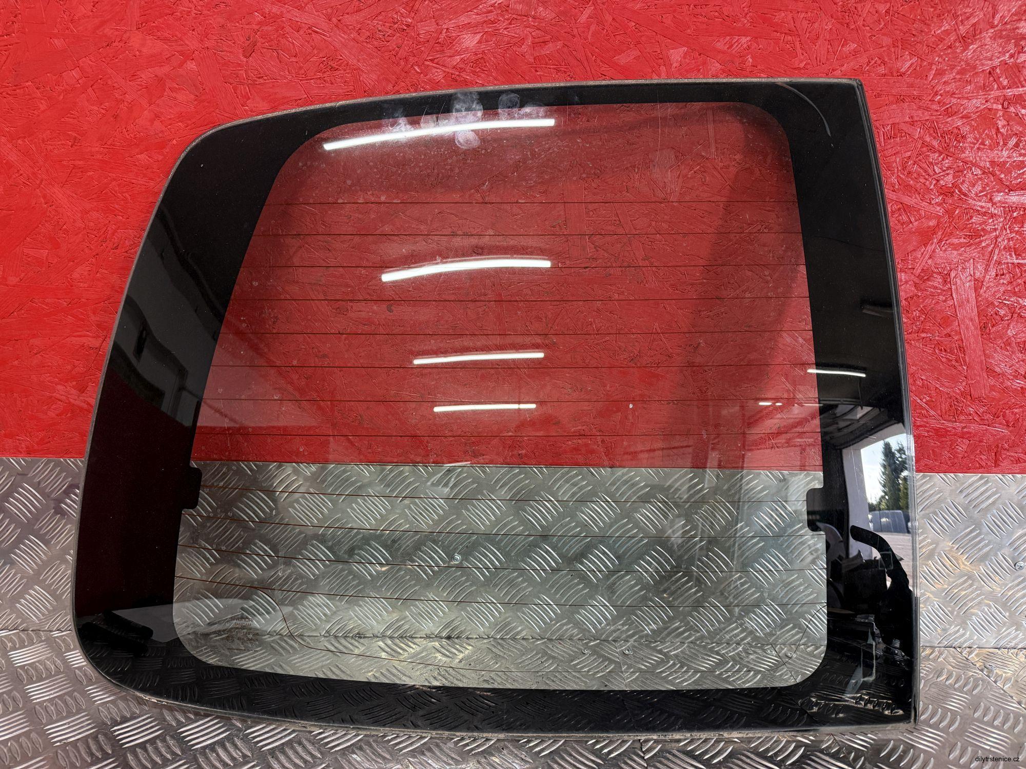 Levé zadní sklo pátých dveří Hyundai H1 