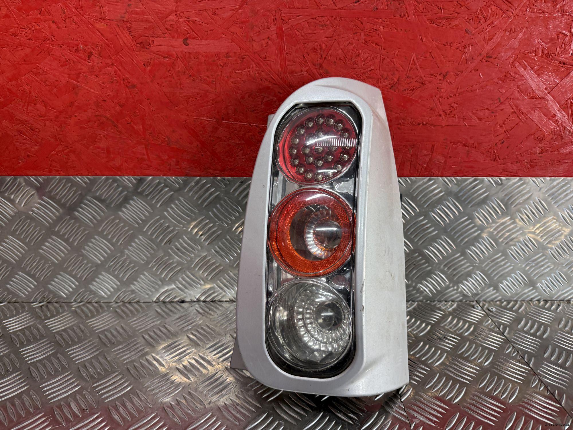 Pravé zadní světlo Smart ForTwo