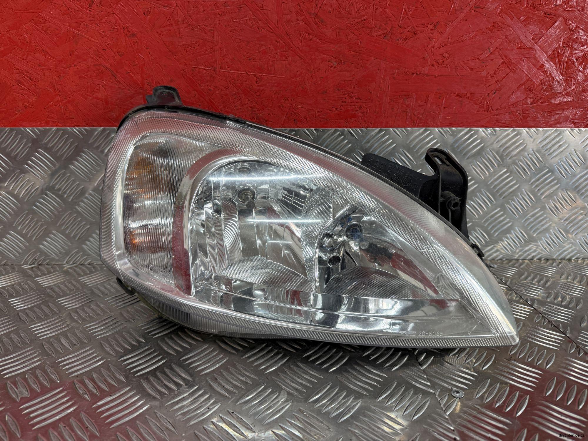 Pravé přední světlo Opel Corsa C