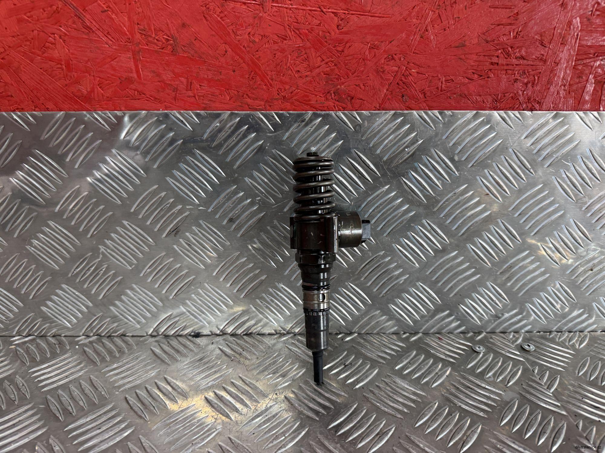 Vstřikovač 2.0 TDI 103kw BKD 16V 03G130073G