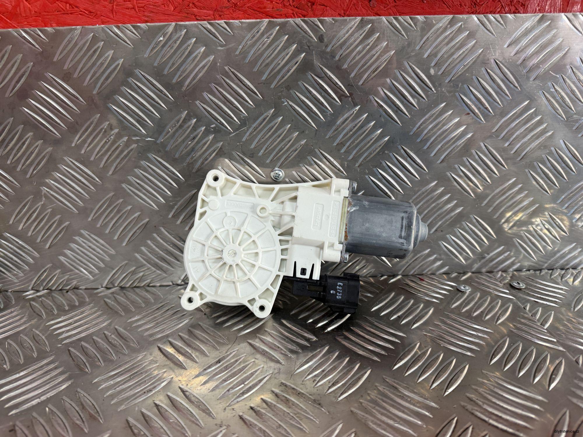 Pravý zadní motorek stahovačky Land Rover Discovery Sport L550 C39859100