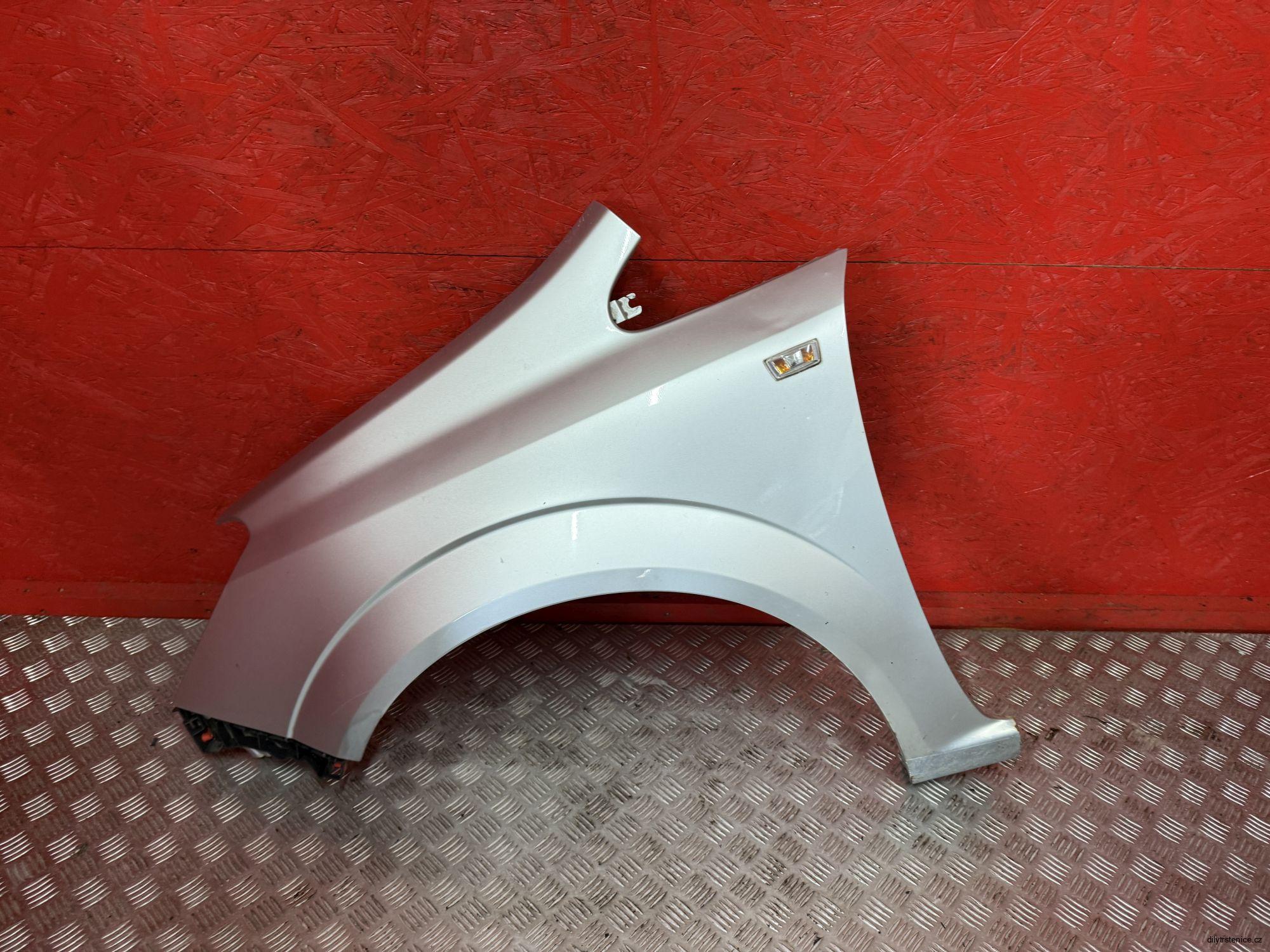 Levý přední blatník Opel Zafira B 2005-2011