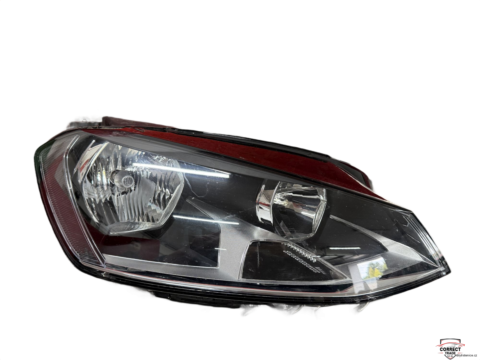 Pravé přední světlo Vw Golf VII halogen 5G1941006E - poškozené 