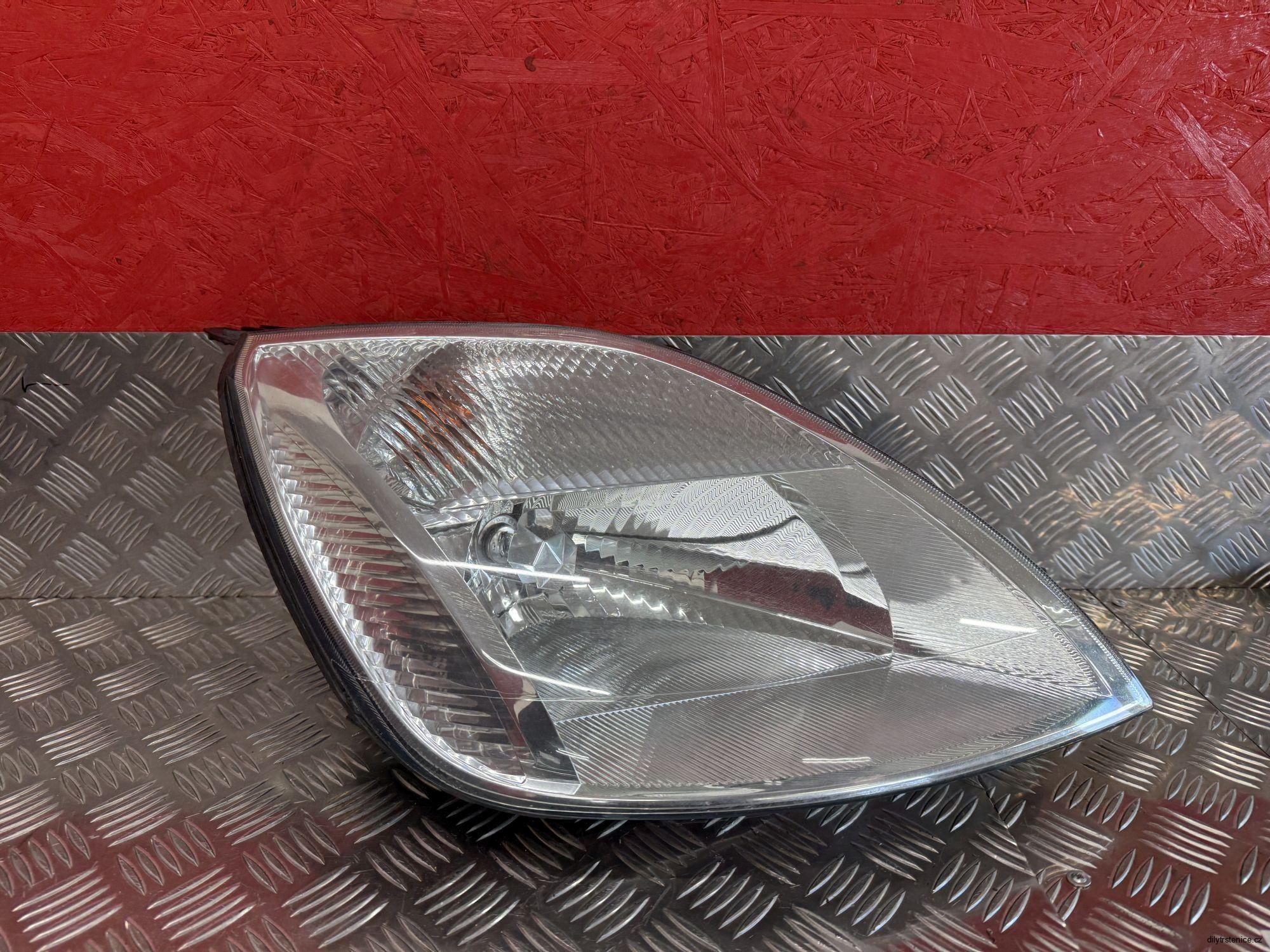 Pravé přední halogenové světlo Ford Fiesta MK5 2S6X-13W029-AH 