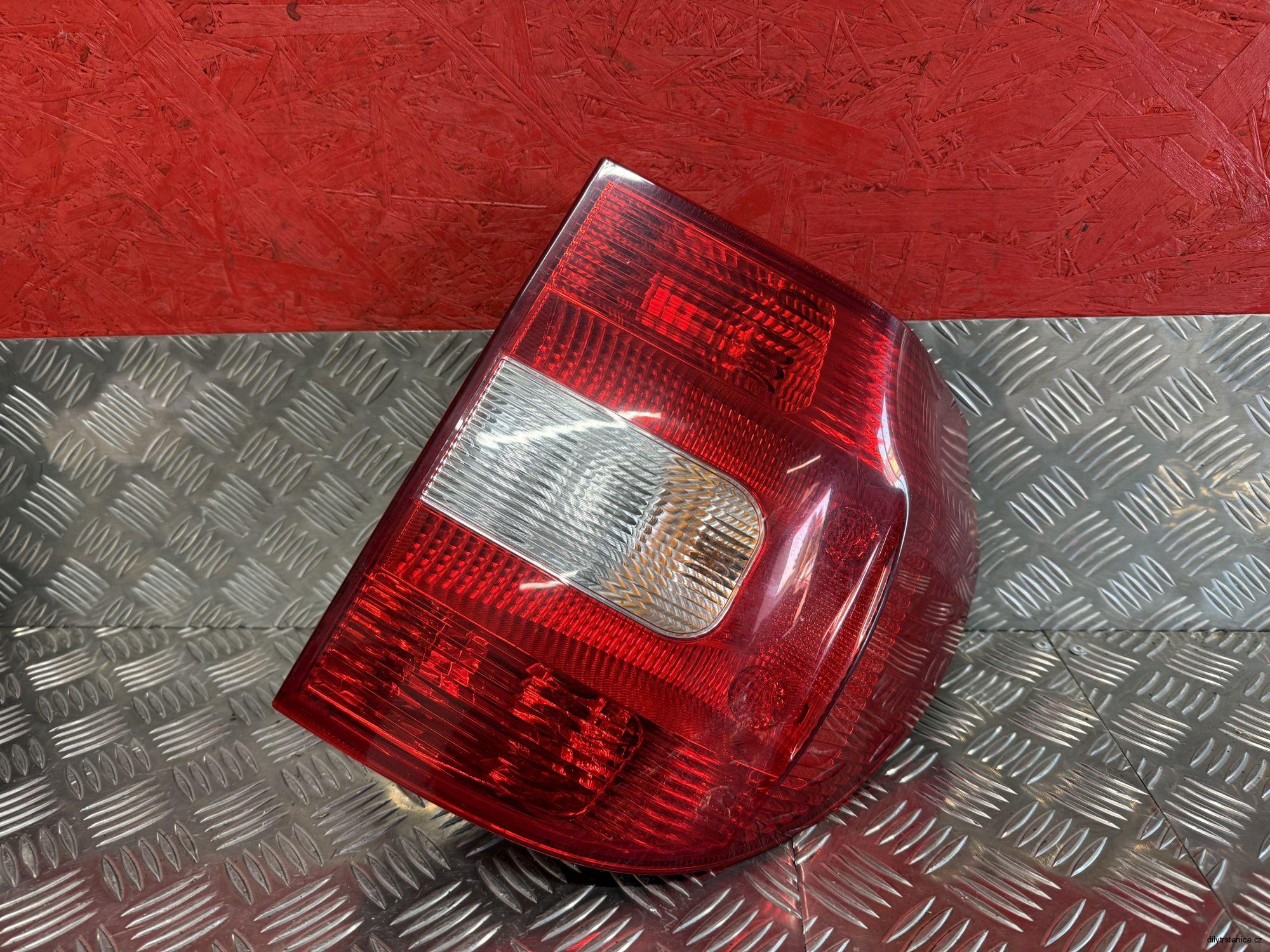 Pravé zadní světlo Škoda Yeti 5L0945096