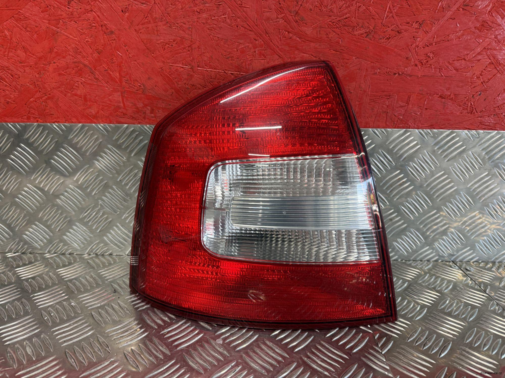 Levé zadní světlo Škoda Octavia 2 sedan facelift 1Z5945111B 1Z5945095B