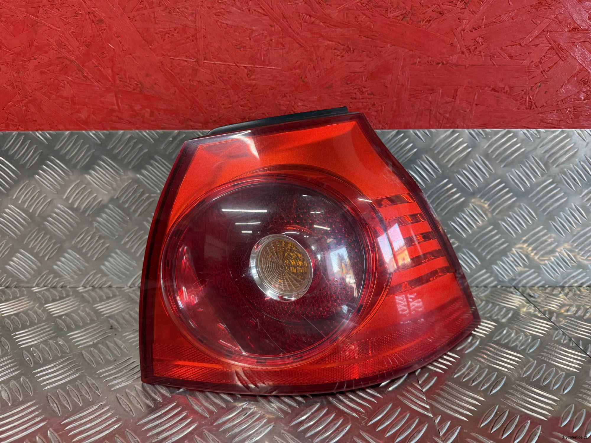 Pravé zadní světlo Vw Golf 5 Hatchback 1K6945096J 1K6945112C