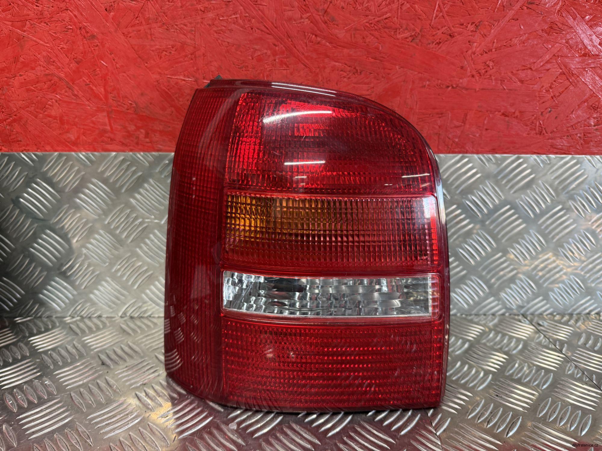 Levé zadní světlo Audi A4 B5 combi facelift 
