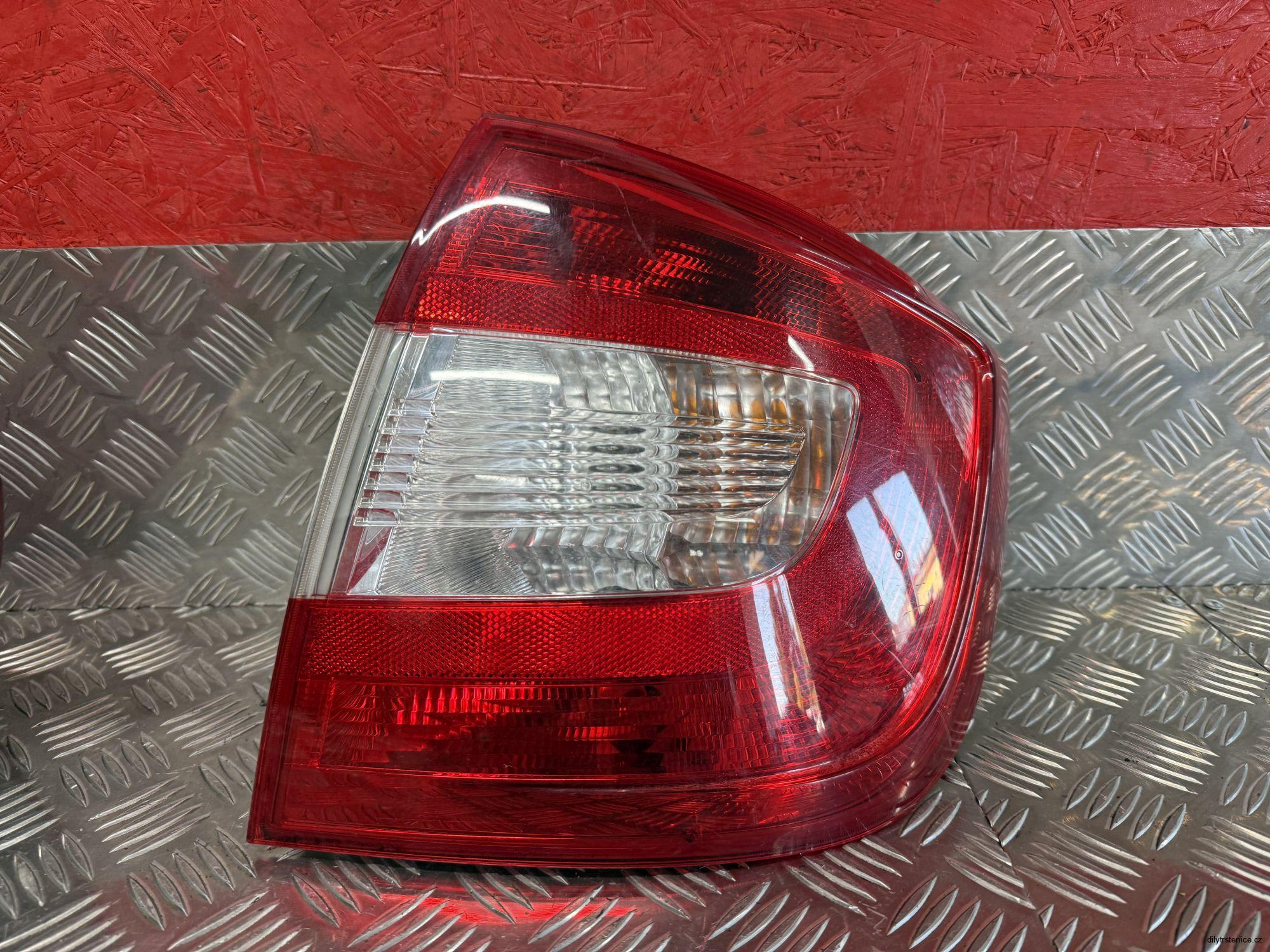 Zadní pravé světlo Škoda Rapid 2012-2019 5JH945096
