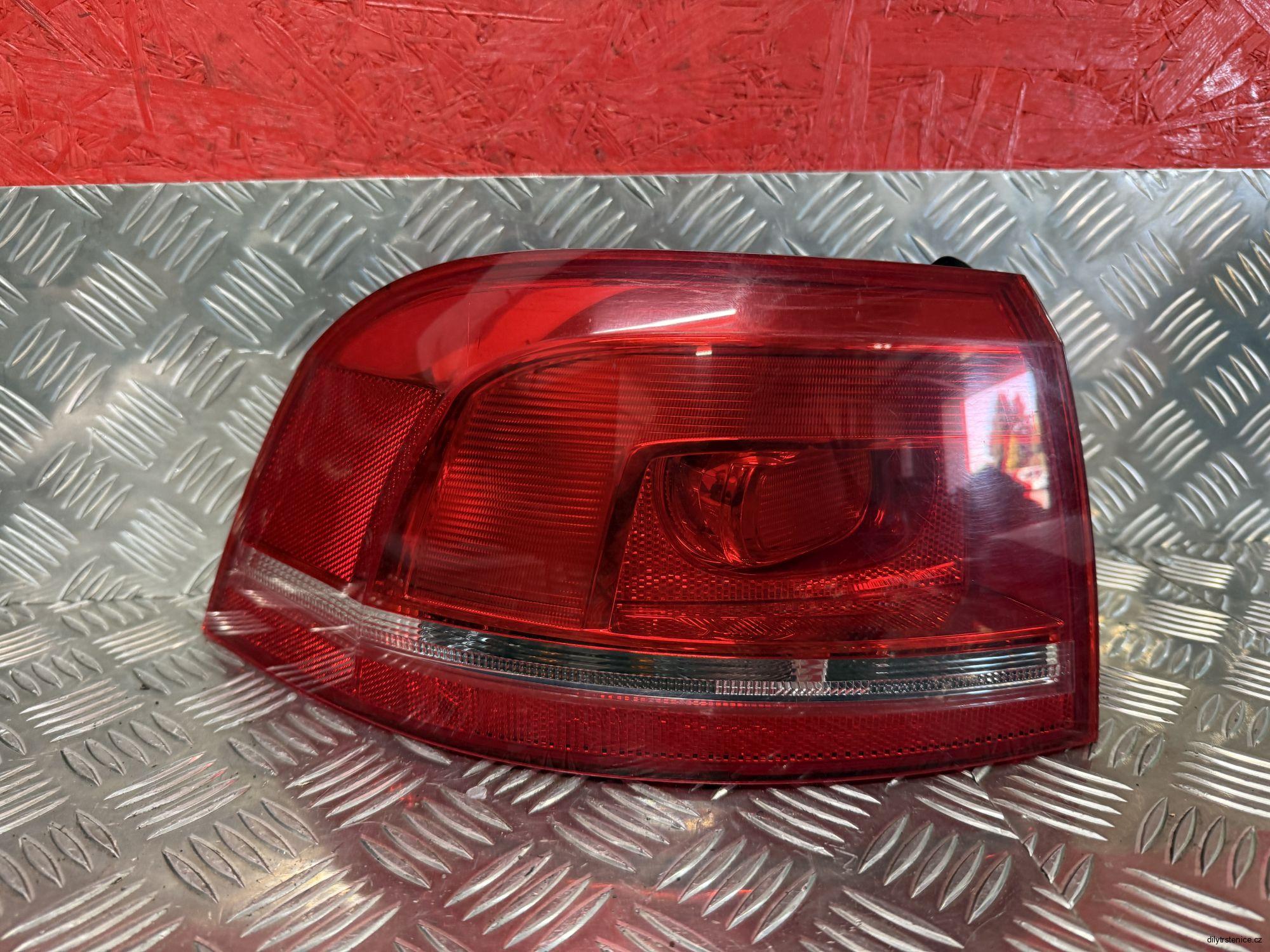 Levé zadní světlo Vw Passat B7 combi 3AF945095E