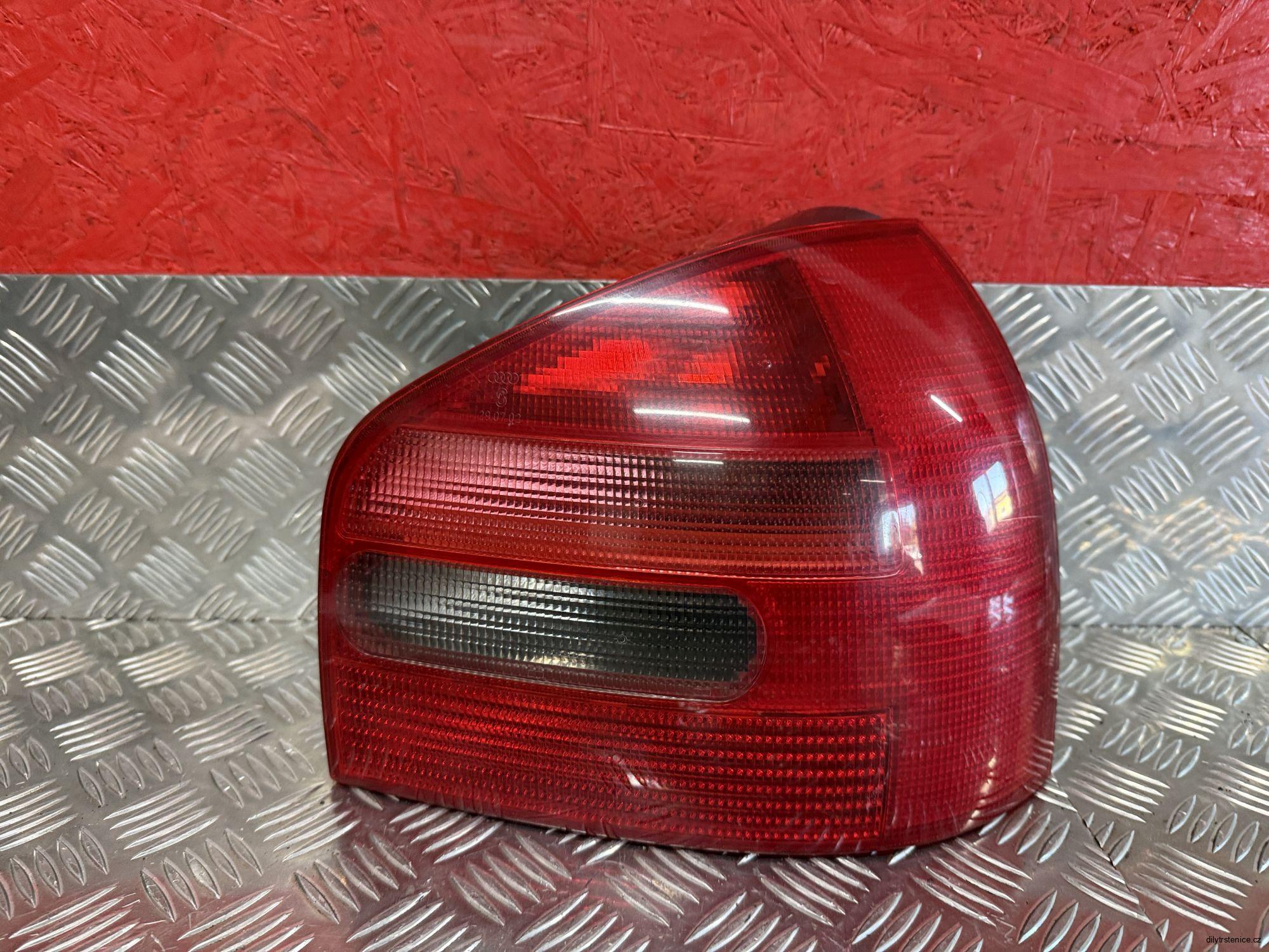 Pravé zadní světlo Audi A3 8L 1996-2003 8L0945096