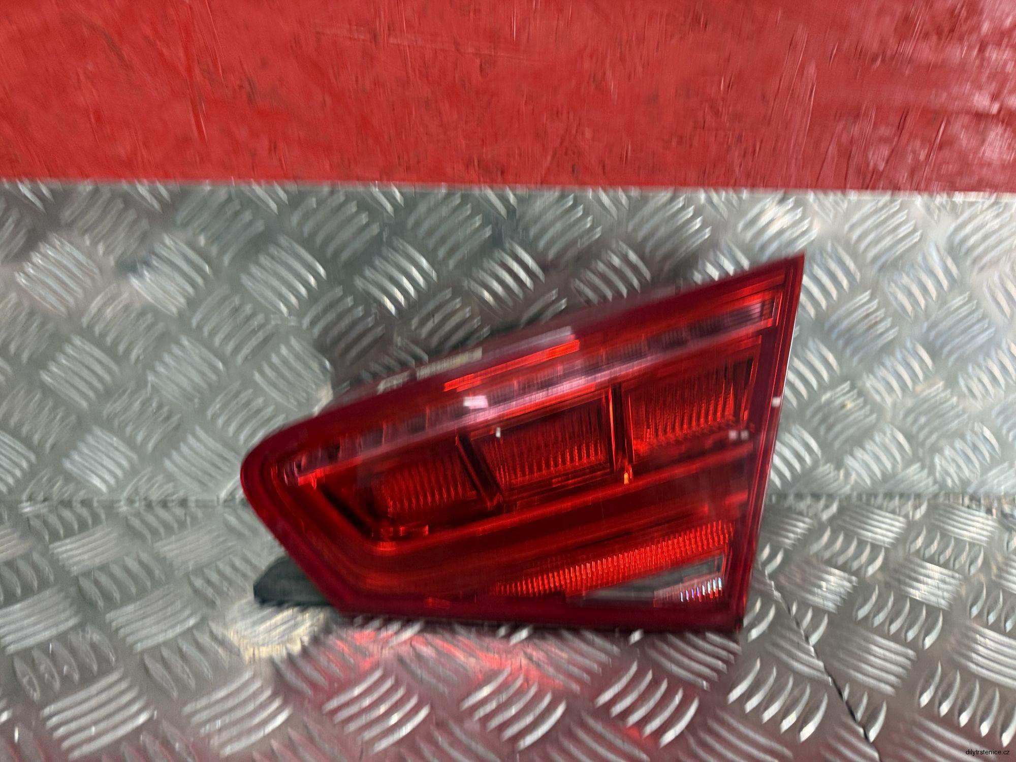 Pravé zadní vnitřní LED světlo Audi A8 D4 4H 4H0945094 