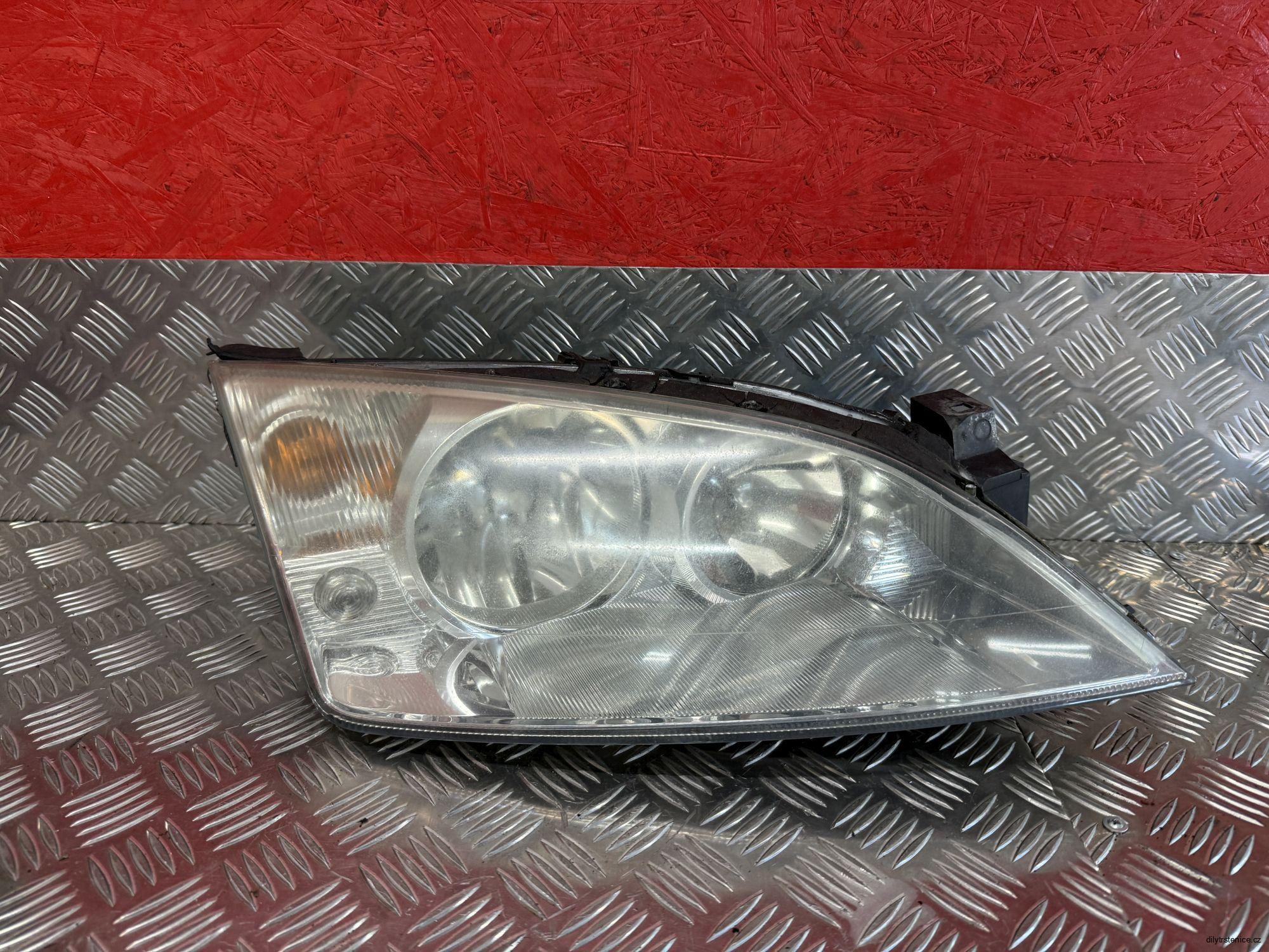 Pravé přední halogenové světlo Ford Mondeo MK3 1S71-13005-AL 2001-2007