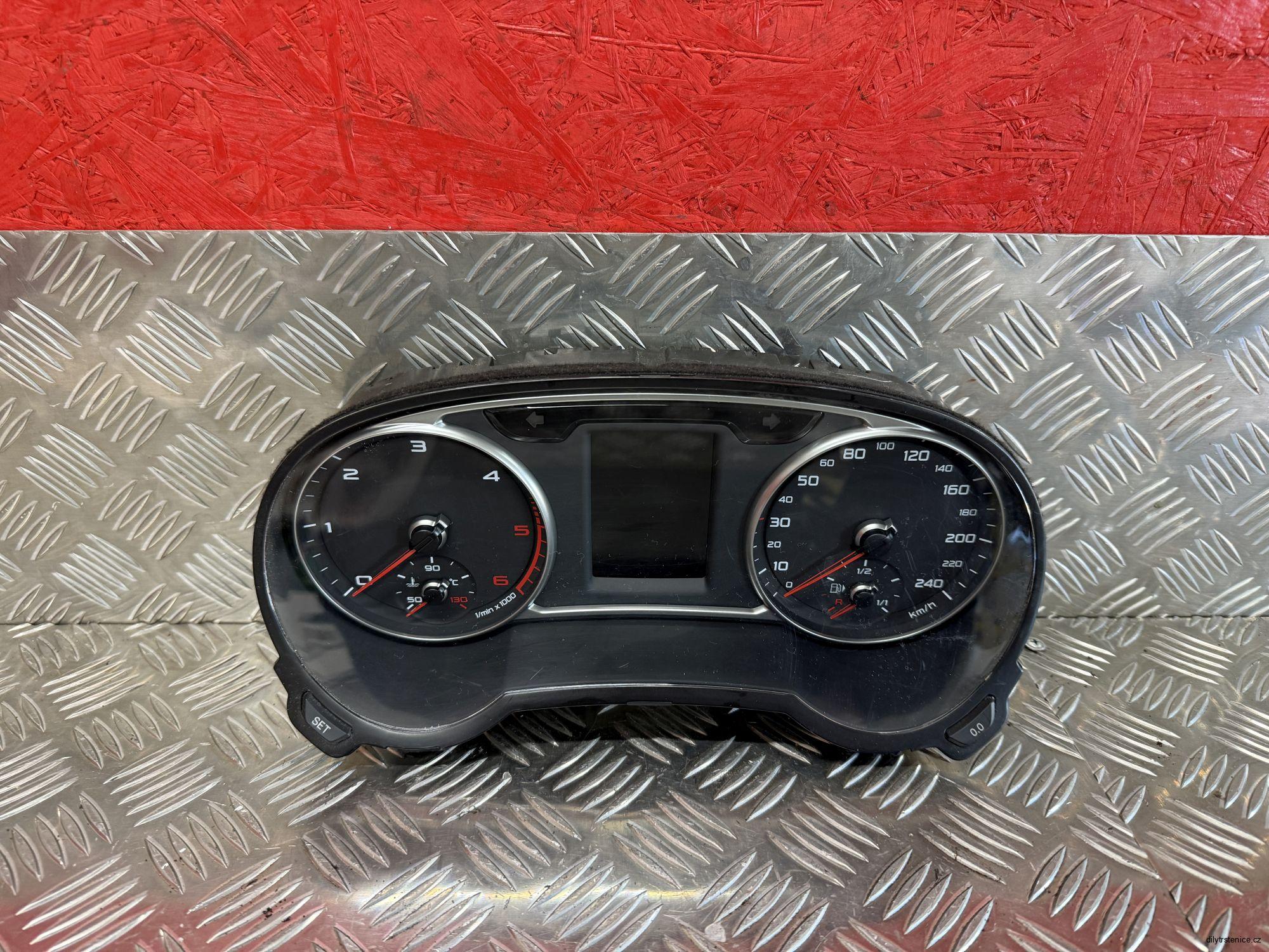 Přístrojová deska Audi A1 1.6 TDI 77kw 8X0920930A